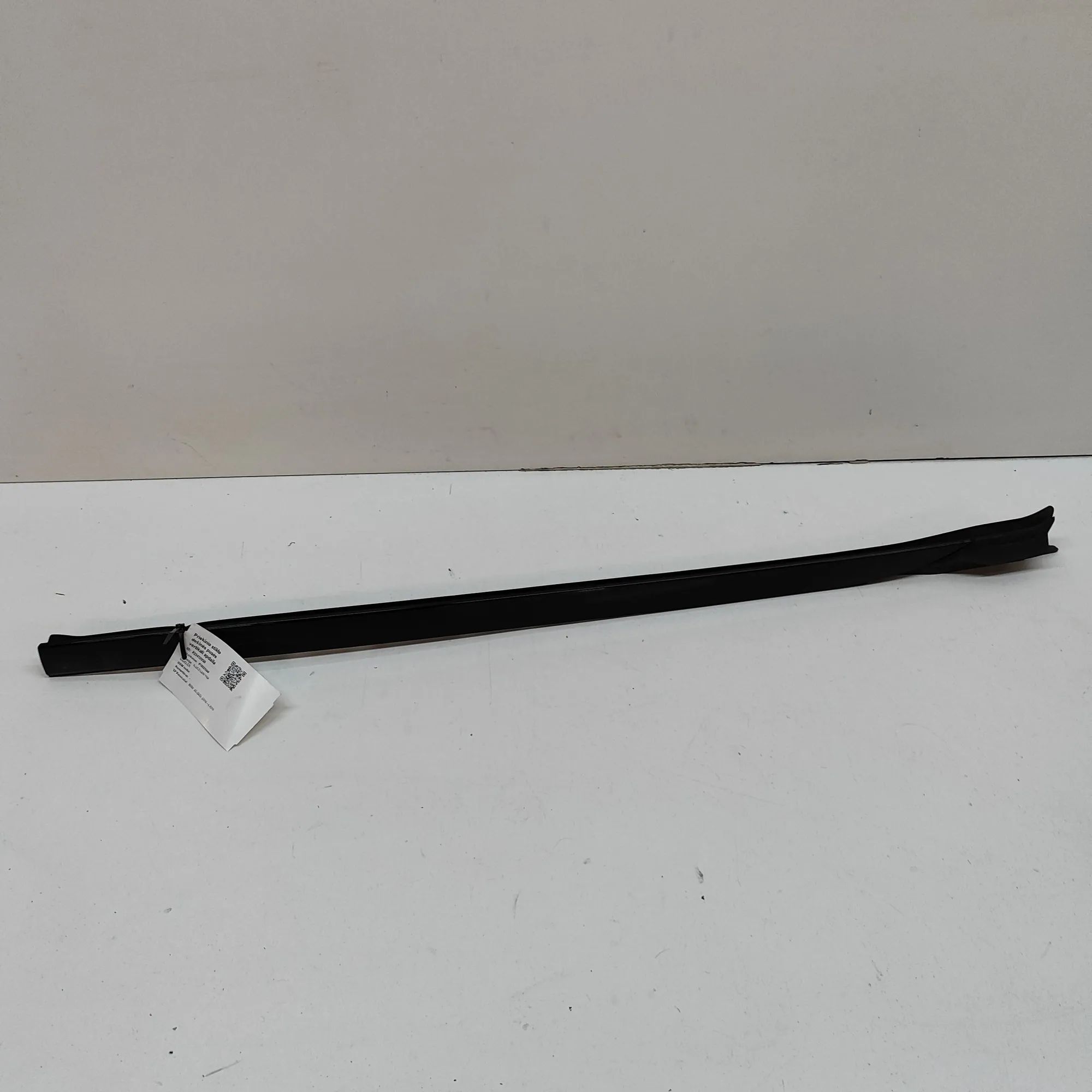BMW X5 (F15) Windshield Right Vertical Trim Windshield Right Vertical Trim — BMW X5 (G05) (...