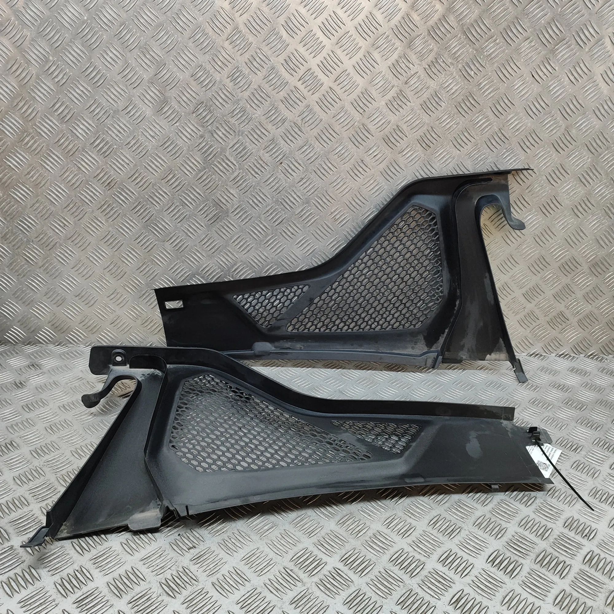 BMW X5 (F15) Front Wiper Cowl Trim Front Wiper Cowl Trim — BMW X5 (F15, F85) (2012...