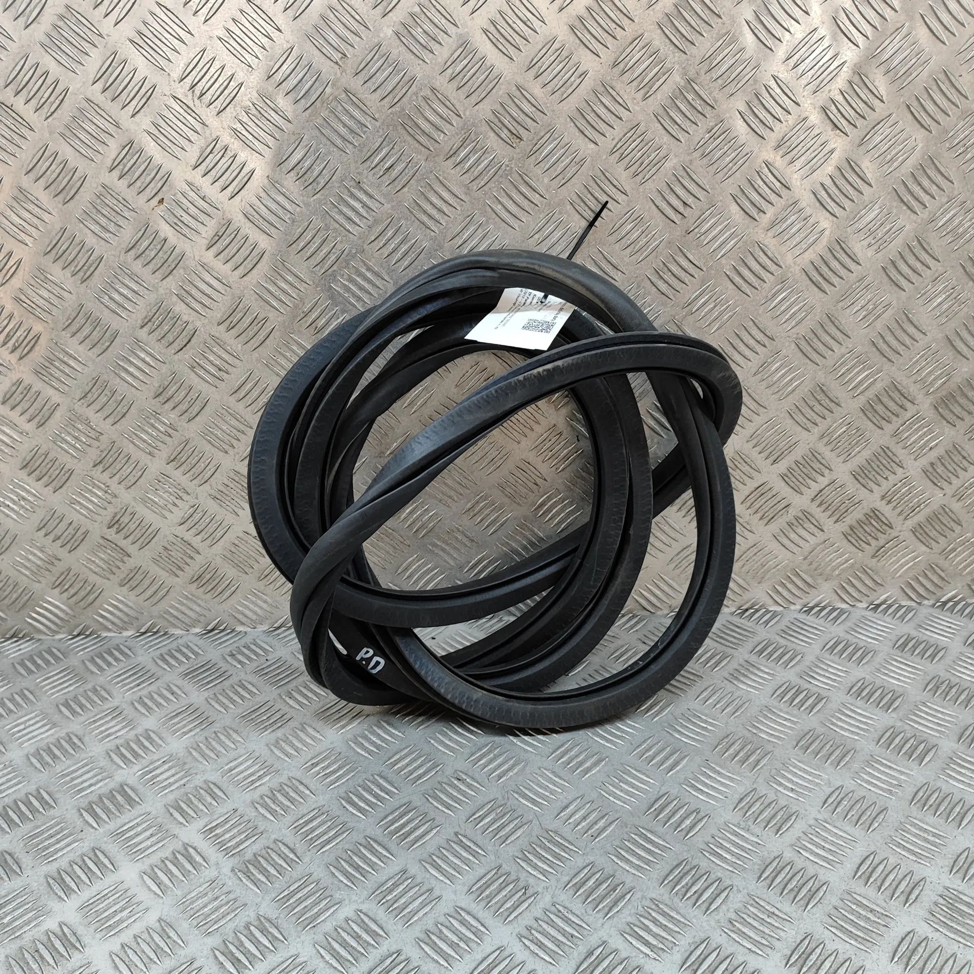 Mercedes-Benz GLS (X167) Door rubber seal — front right Door rubber seal — front right — MERCEDES BENZ ...
