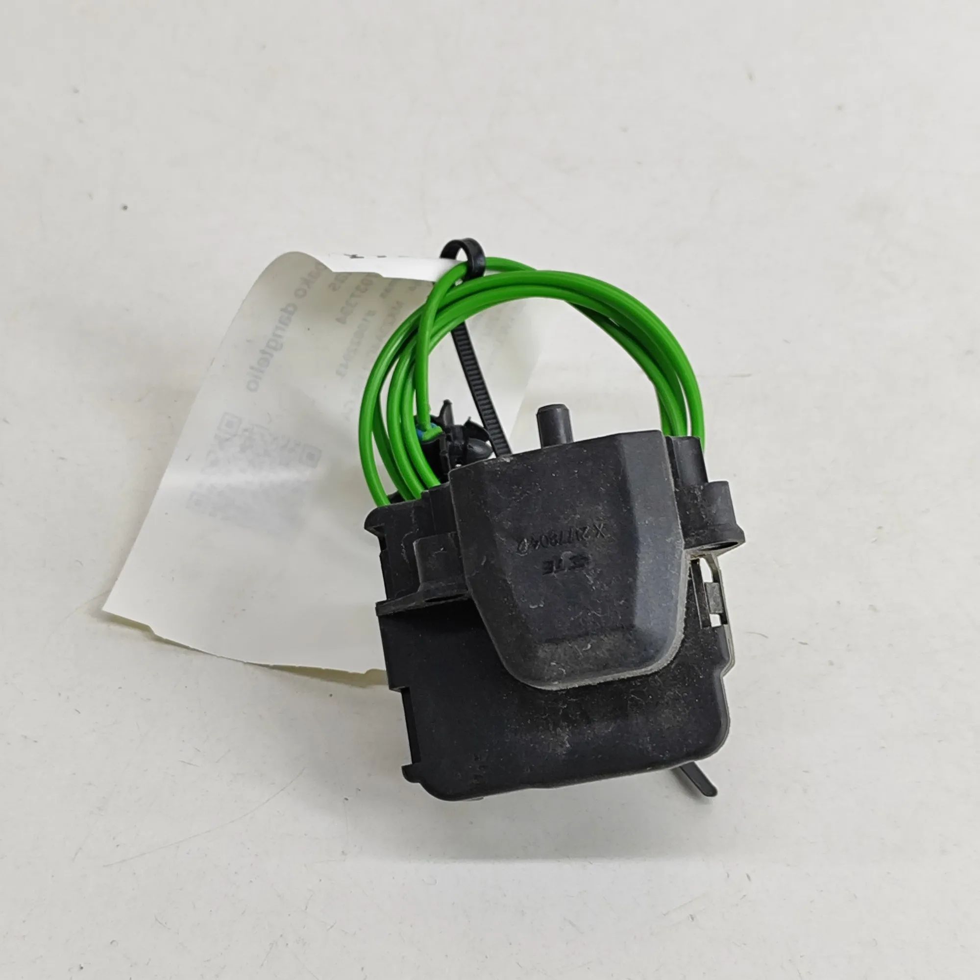 BMW 2 (F22 / F23) Fuel filler flap lock Fuel filler flap lock — BMW 2 SERIES (Active To...