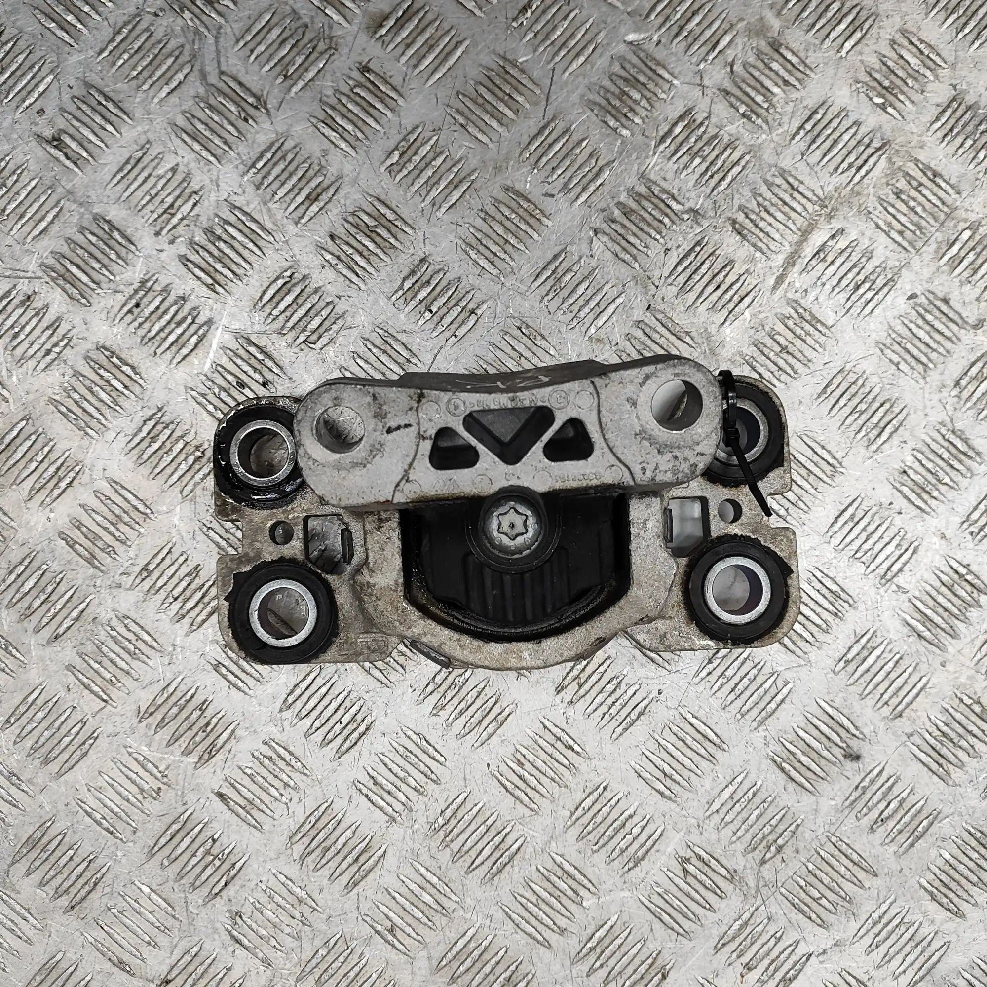 Land Rover Range Rover Evoque Left Side Engine Mount Left Side Engine Mount — LAND ROVER RANGE ROVER...