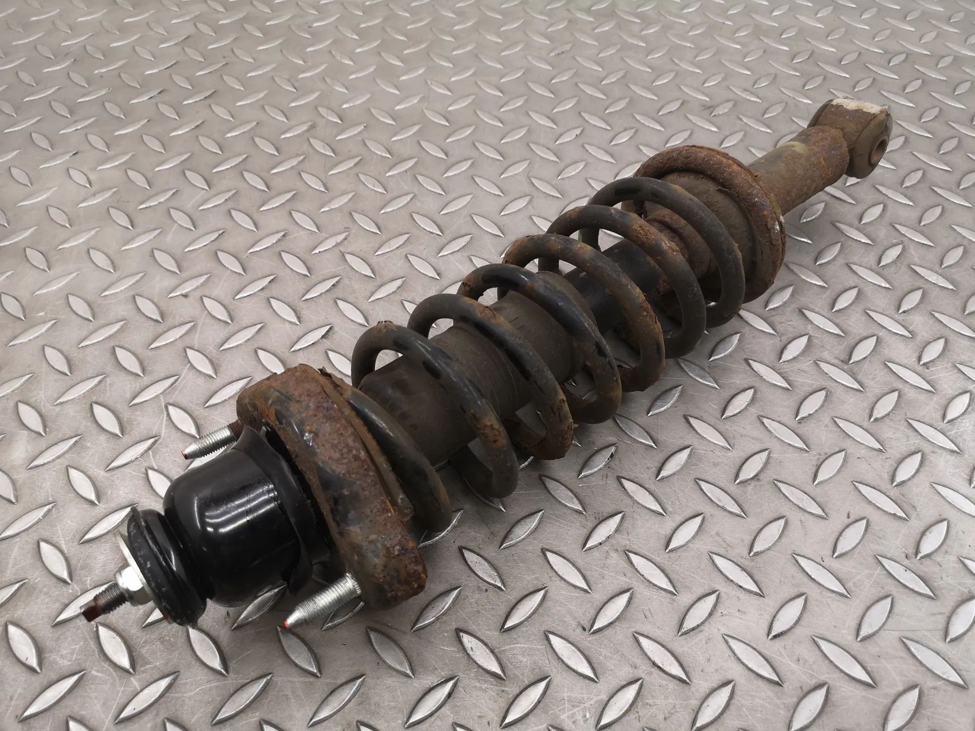 Mitsubishi Outlander Shock absorber — rear right Shock absorber — rear right — MITSUBISHI OUTLAN...