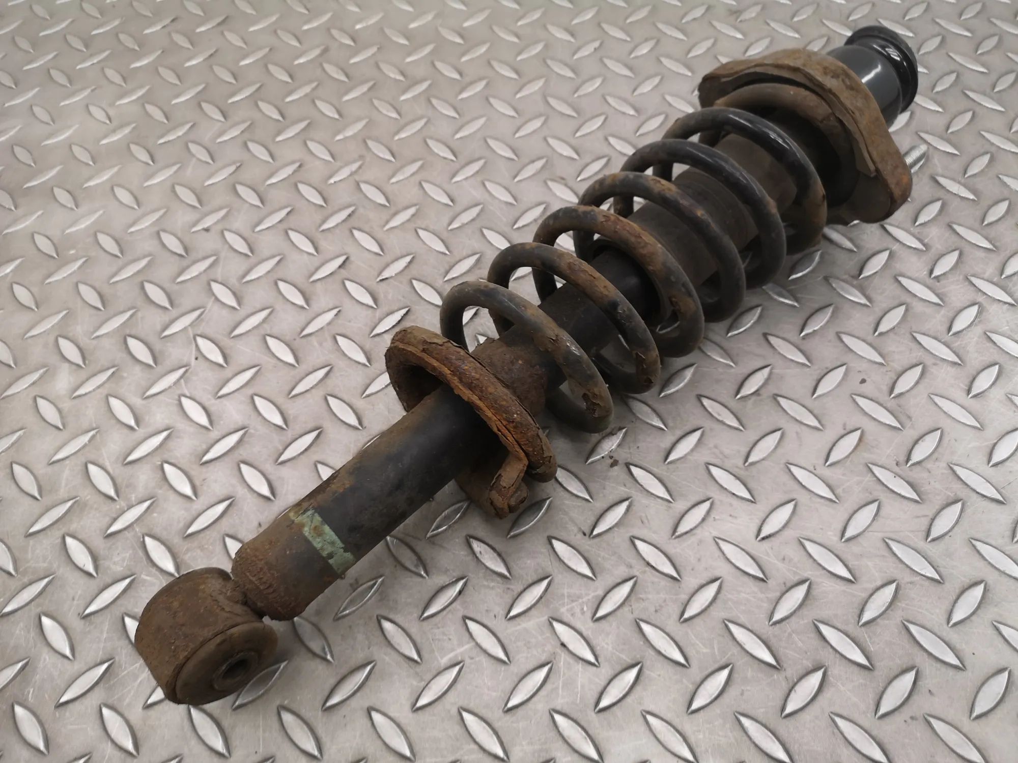 Mitsubishi Outlander Shock absorber — rear left Shock absorber — rear left — MITSUBISHI OUTLAND...