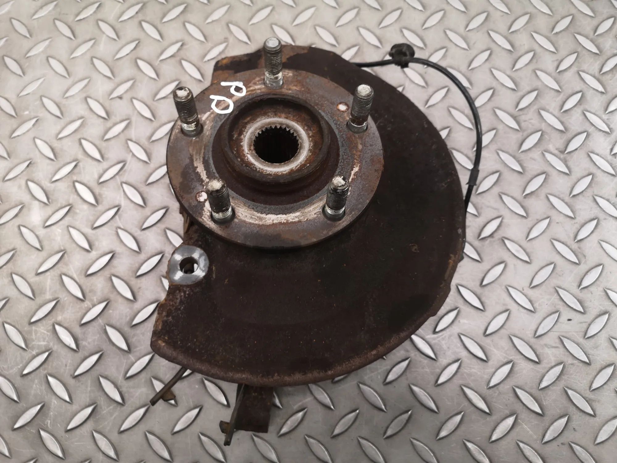 Mitsubishi Outlander Front Right Wheel Hub Front Right Wheel Hub — MITSUBISHI OUTLANDER (I...