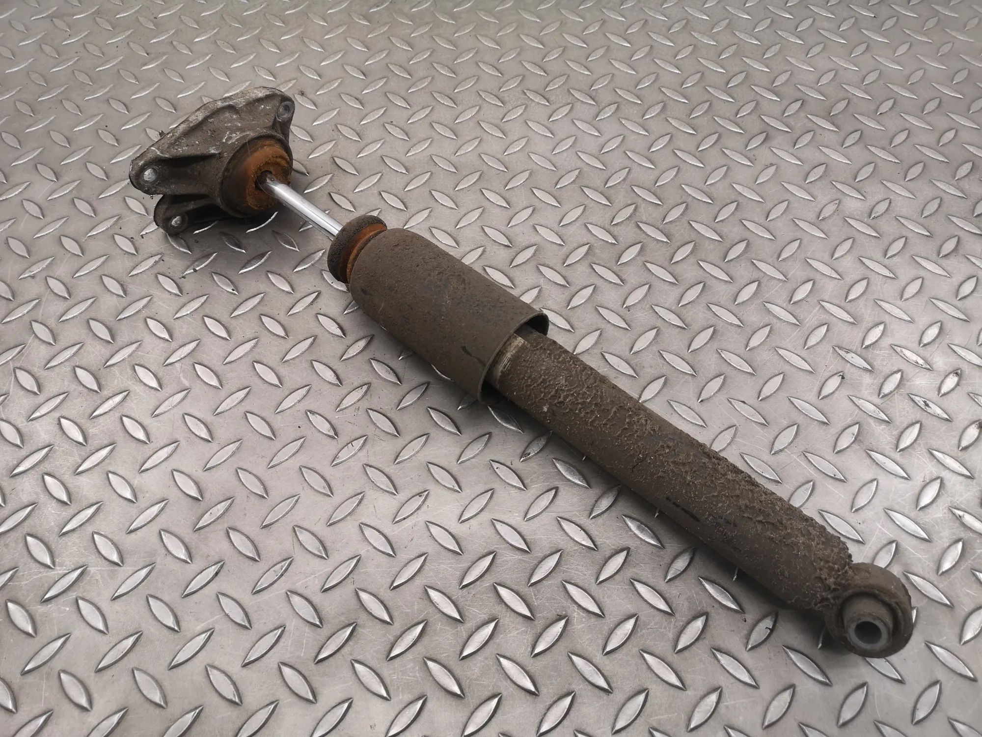 BMW 2 (F22 / F23) Rear Left Shock Absorber Rear Left Shock Absorber — BMW 2 SERIES COUPE (...