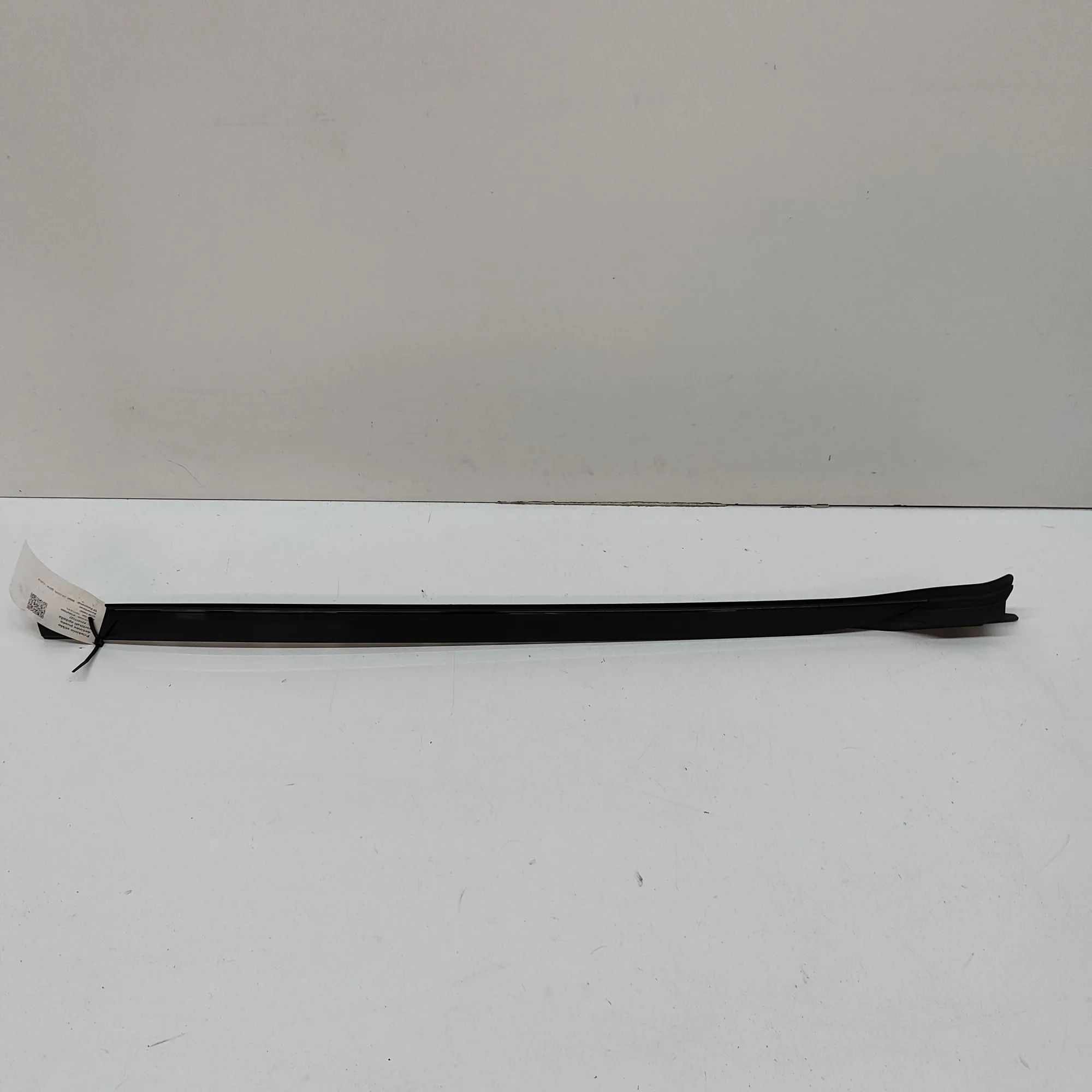 BMW X5 (F15) Windshield Right Vertical Trim Windshield Right Vertical Trim — BMW X5 (G05) (...