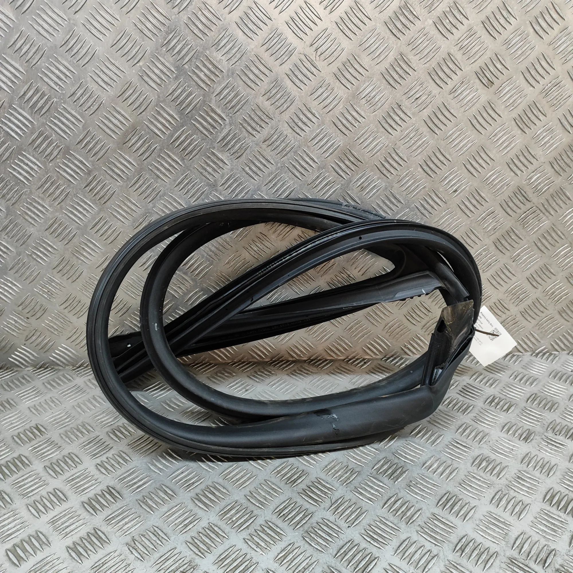 Maserati Ghibli Door rubber seal — front left Door rubber seal — front left — MASERATI GHIBLI...