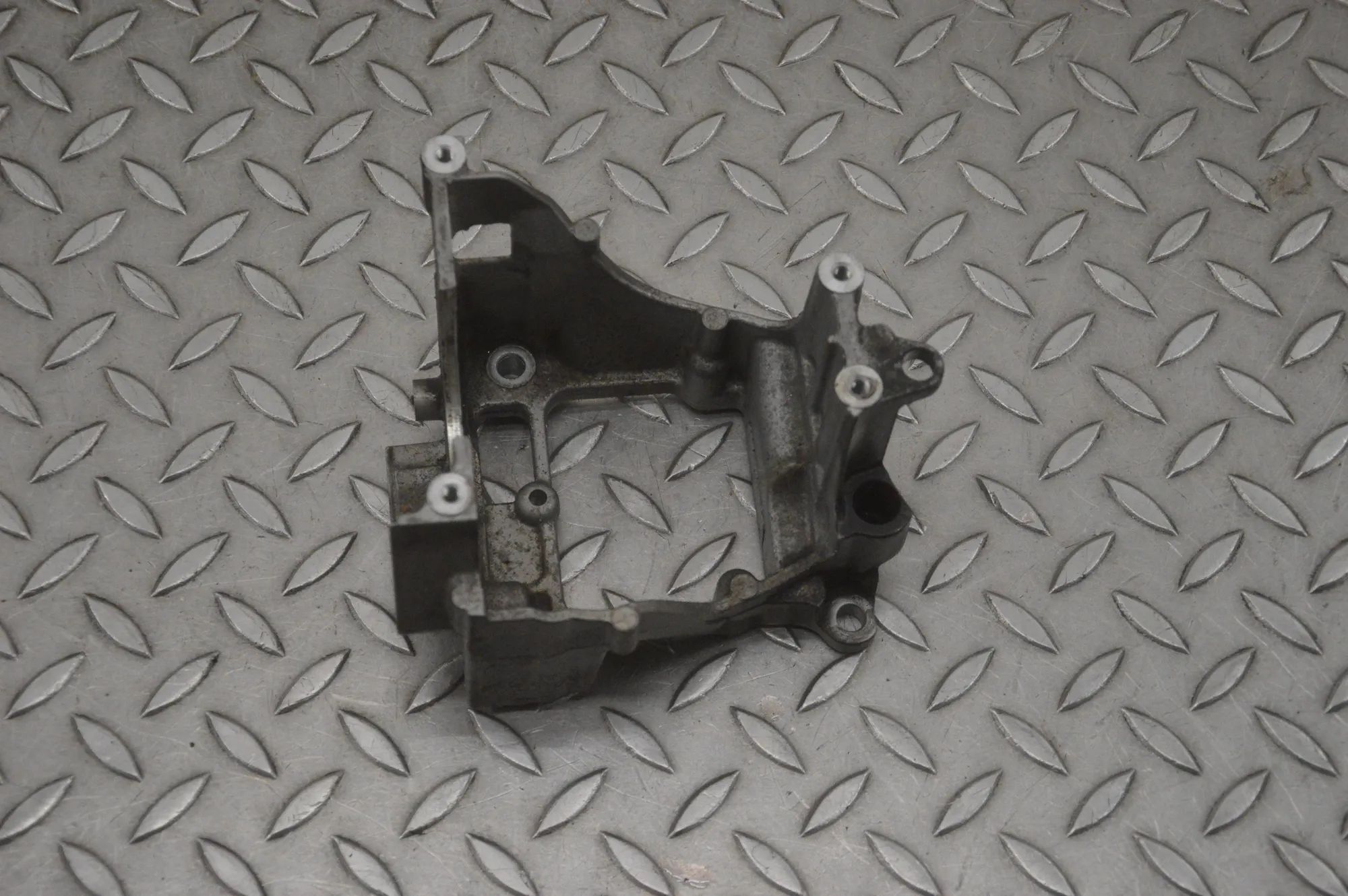 Land Rover Range Rover Sport (L494) Fuel pump bracket Fuel pump bracket — LAND ROVER RANGE ROVER SPOR...