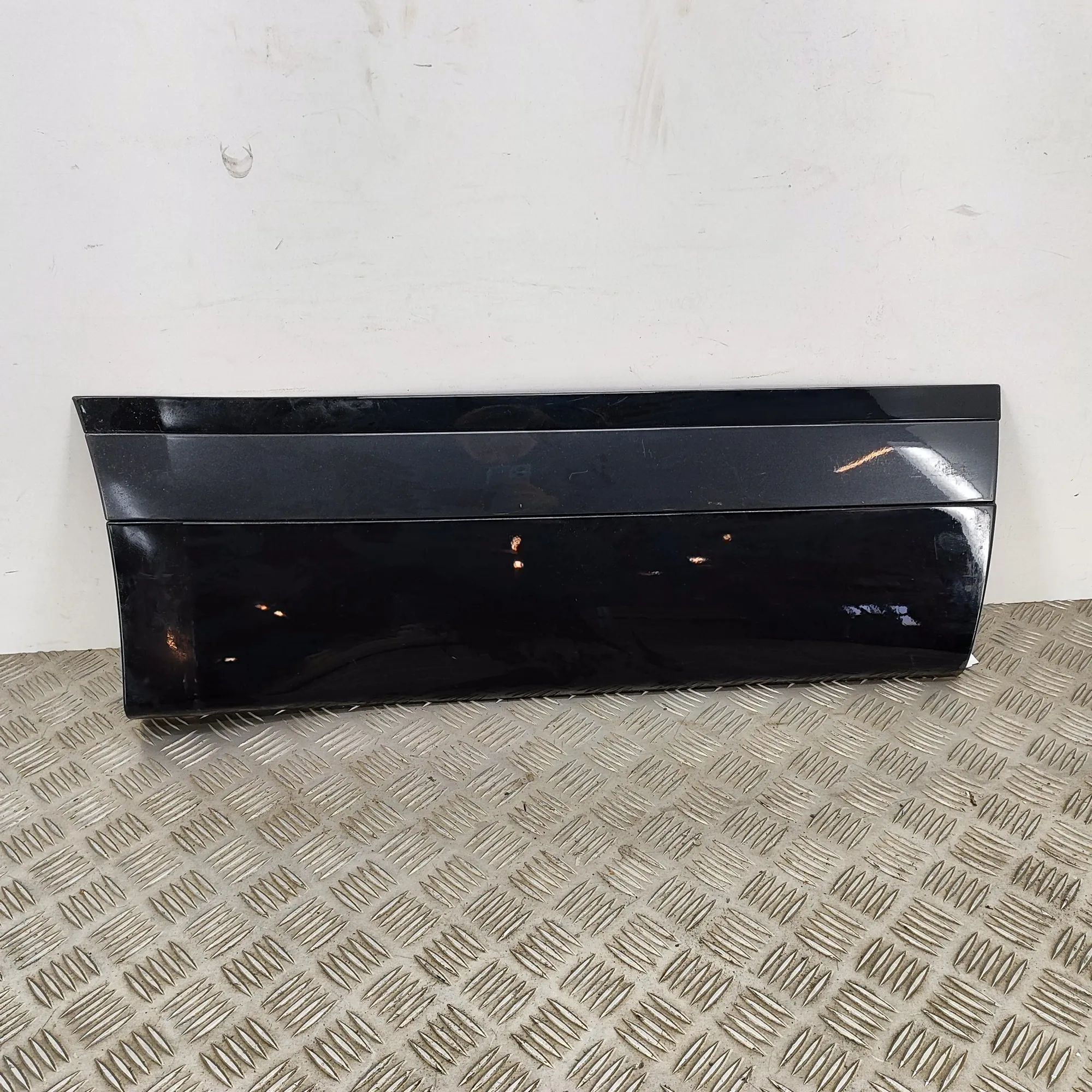 Land Rover Range Rover Velar Door moulding — rear right Door moulding — rear right — LAND ROVER RANGE R...