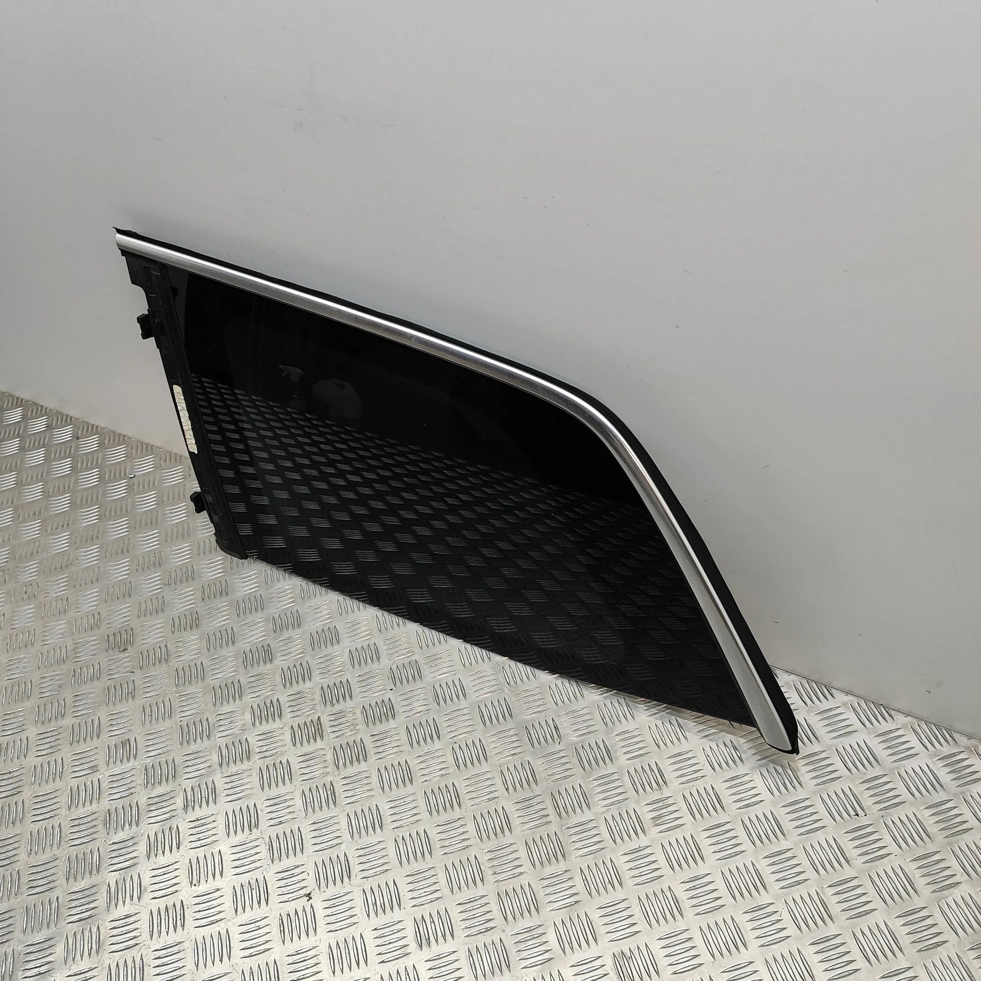 Mercedes-Benz GL / GLS (X166) Rear Left Quarter Window Rear Left Quarter Window — MERCEDES BENZ GLS (X...