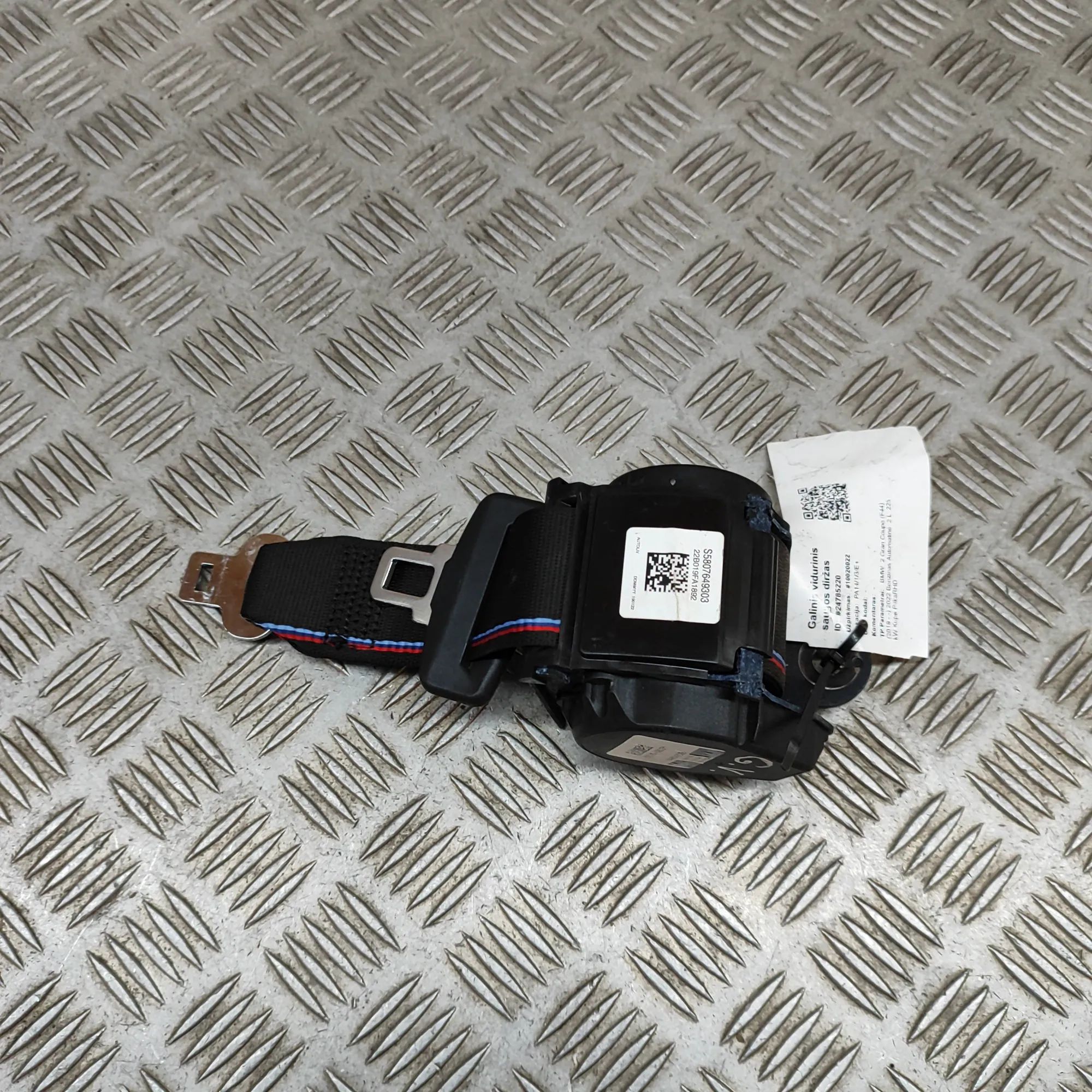 BMW 2 (F44) Rear Middle Seatbelt Rear Middle Seatbelt — BMW 2 SERIES (Gran Coupe...