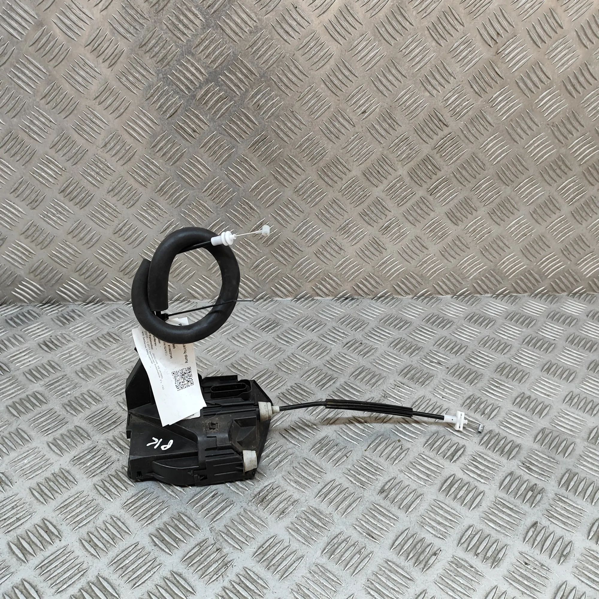 Jaguar XE Door lock — front left Door lock — front left — JAGUAR XE (X760) (2015...