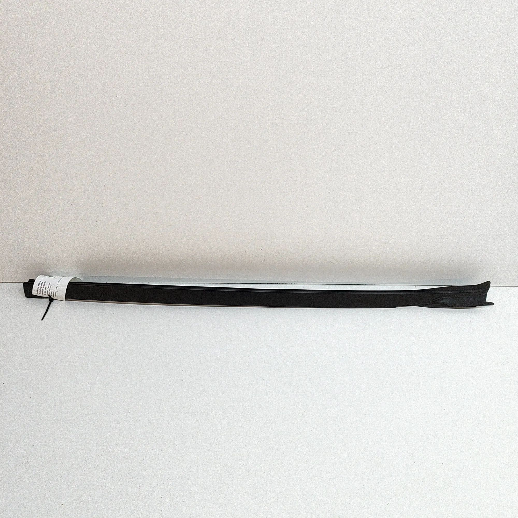 BMW X5 (F15) Windshield Right Vertical Trim Windshield Right Vertical Trim — BMW X5 (G05) (...