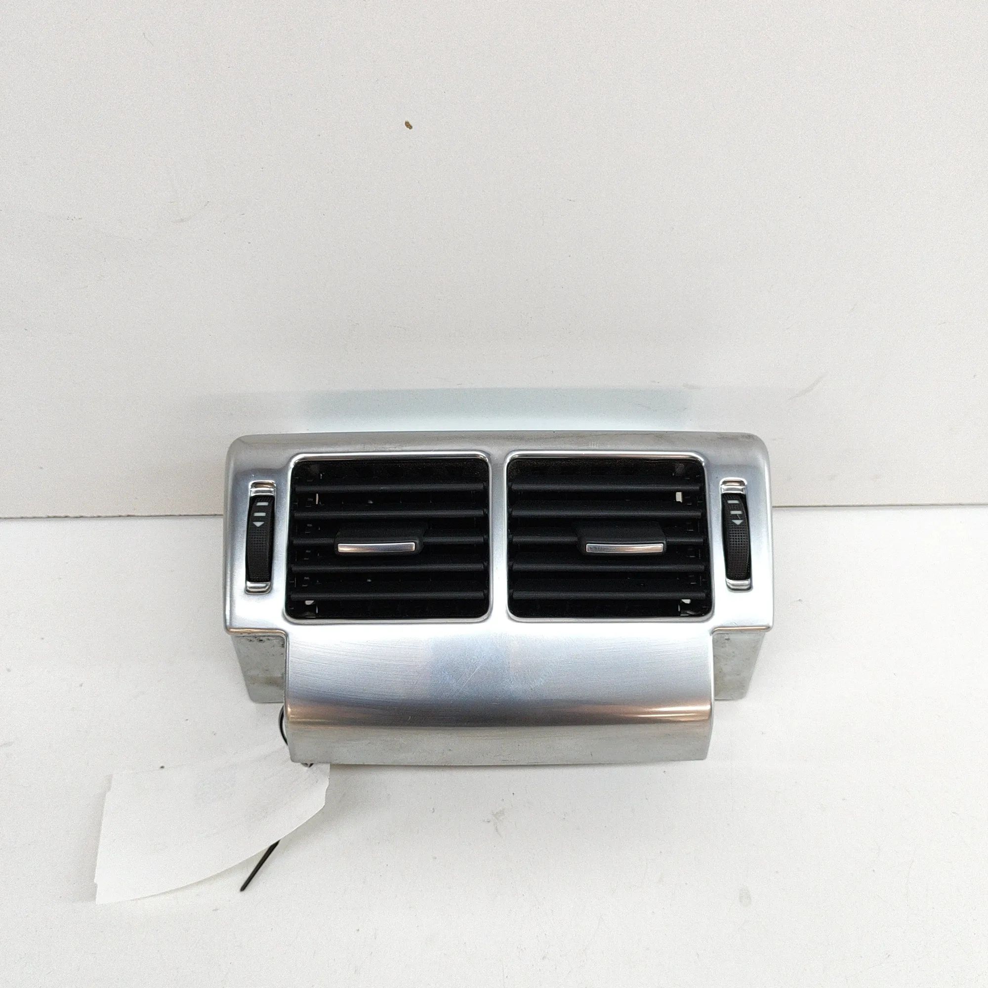 Land Rover Range Rover (L405) Centre console air vent Centre console air vent — LAND ROVER RANGE ROVE...