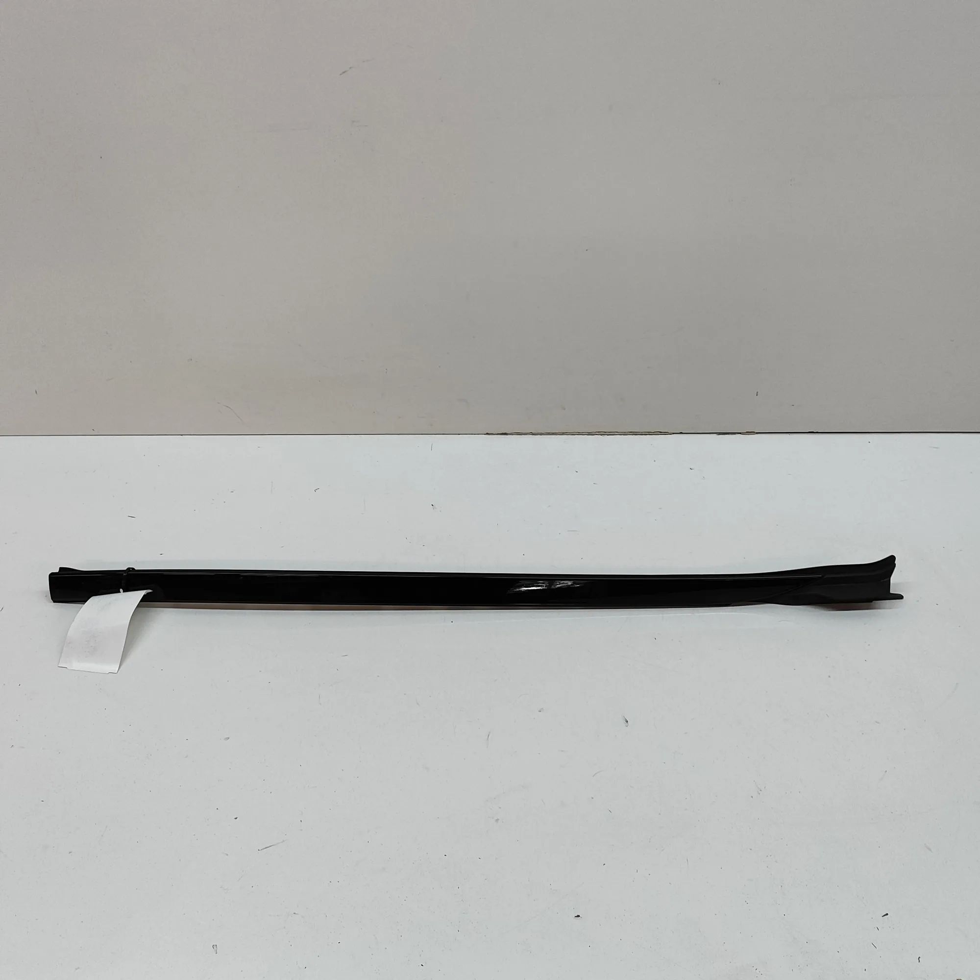 BMW X5 (F15) Windshield Right Vertical Trim Windshield Right Vertical Trim — BMW X5 (G05) (...