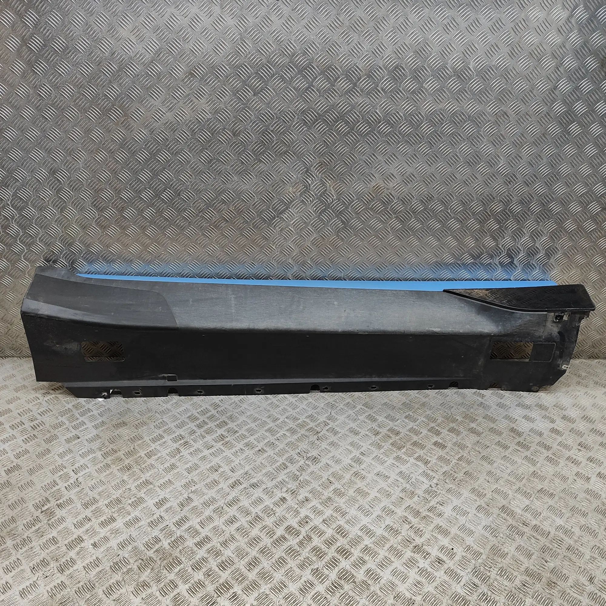 BMW i3 (I01) Right Side Plastic Sideskirt Cover Right Side Plastic Sideskirt Cover — BMW I3 (I0...