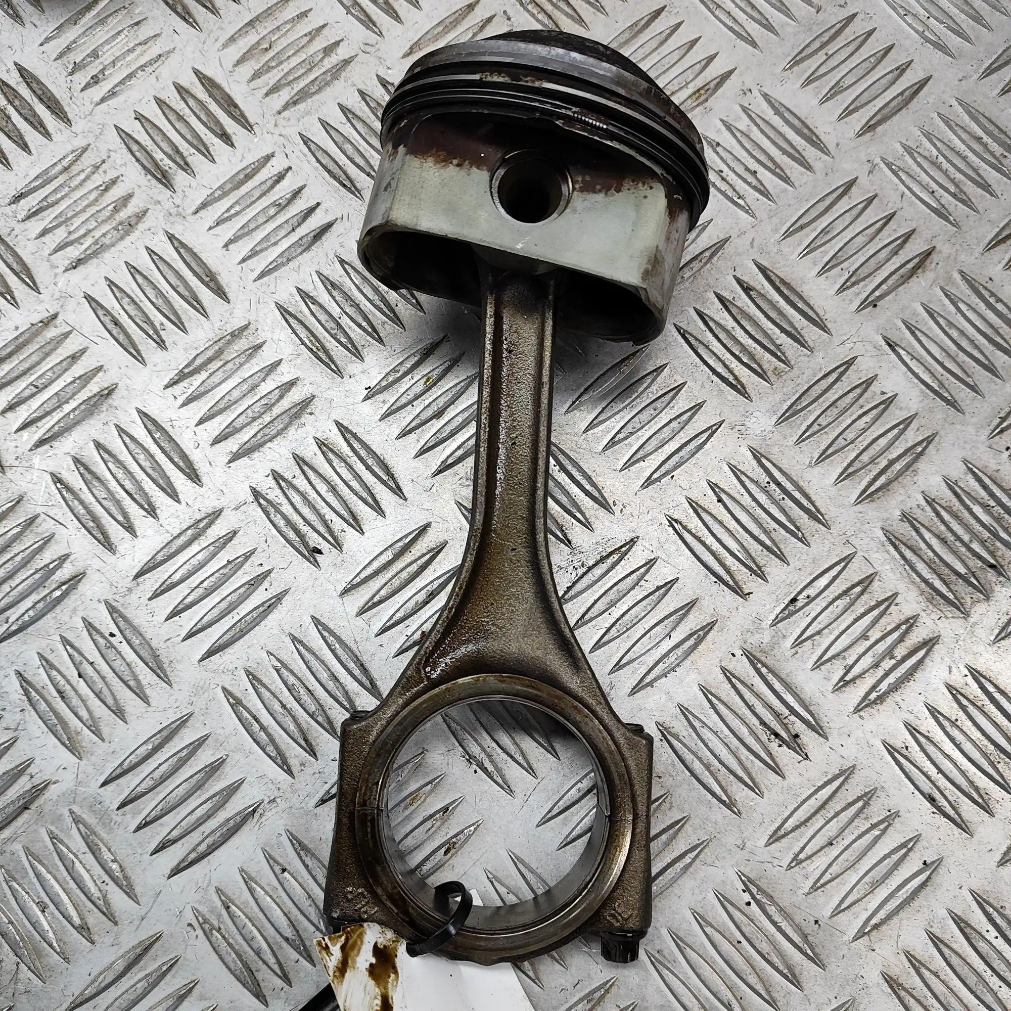 Audi A6 (C6) Piston Piston — AUDI A6 (4F2, C6) (2004-2011) — 06E198...