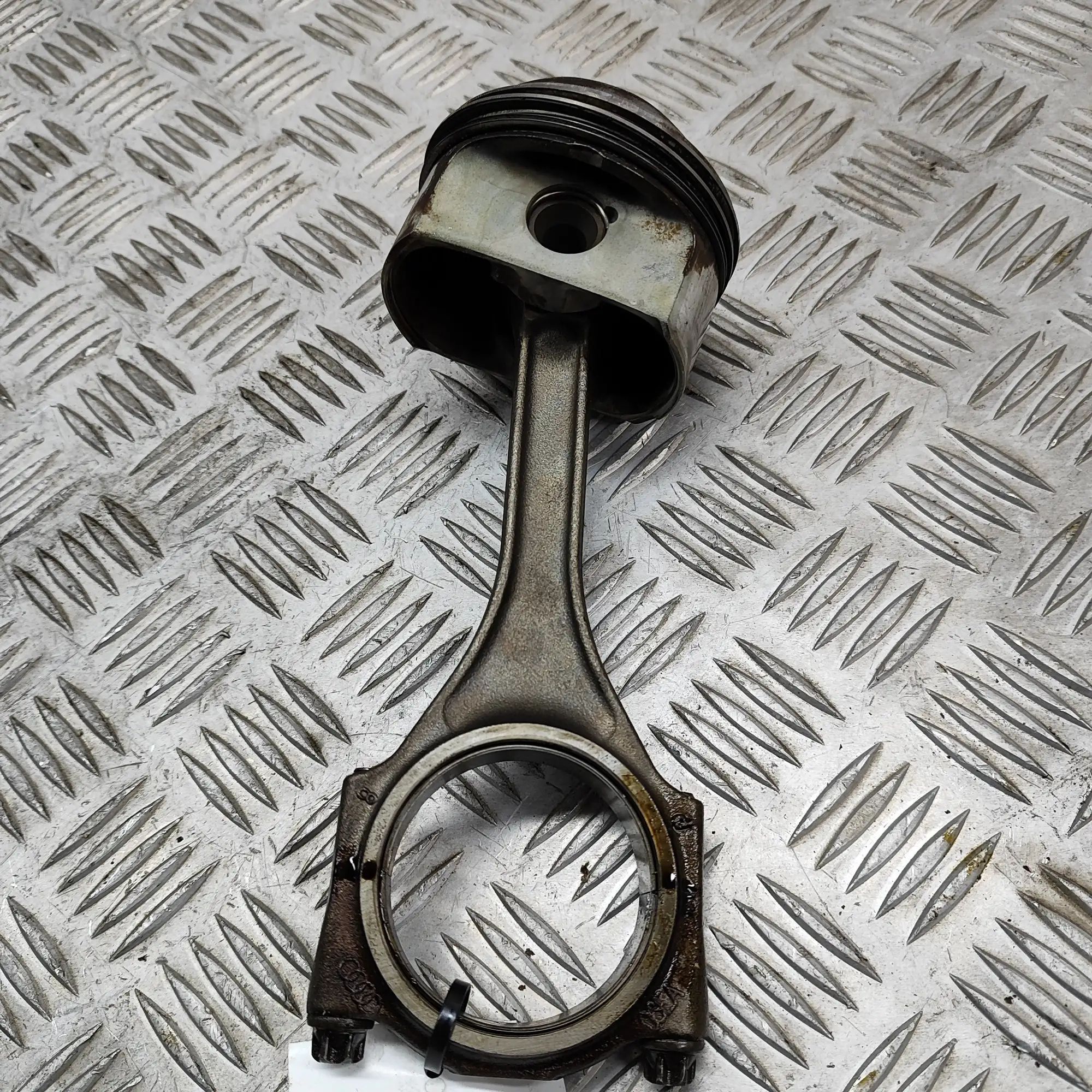 Audi A6 (C6) Piston Piston — AUDI A6 (4F2, C6) (2004-2011) — 06E198...