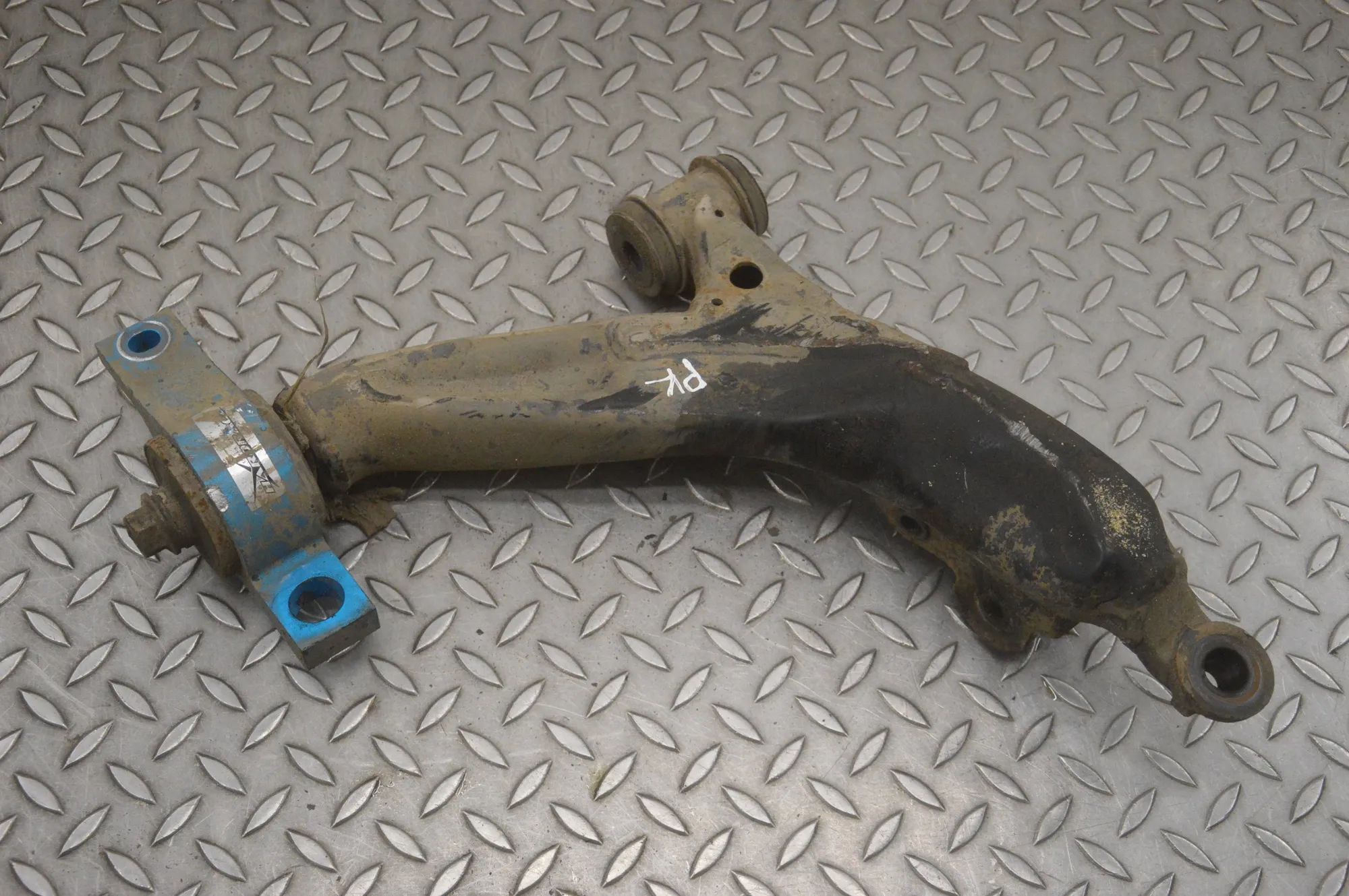 Lexus GS Front Left Lower Control Arm Front Left Lower Control Arm — LEXUS GS (III GR...