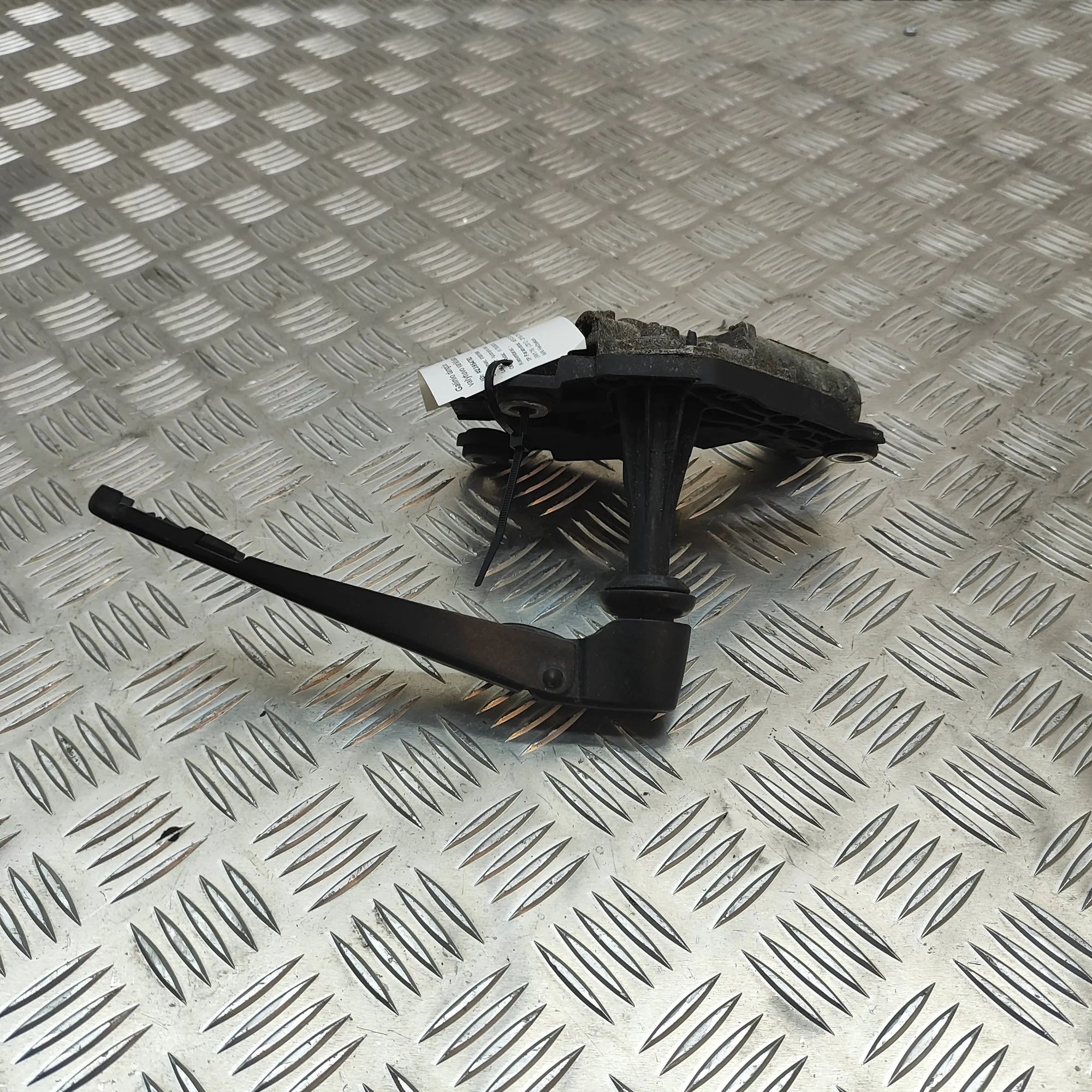 Mercedes-Benz A (W176) Takalasin pyyhkimen moottori Tailgate wiper motor — MERCEDES BENZ A-CLASS (W...