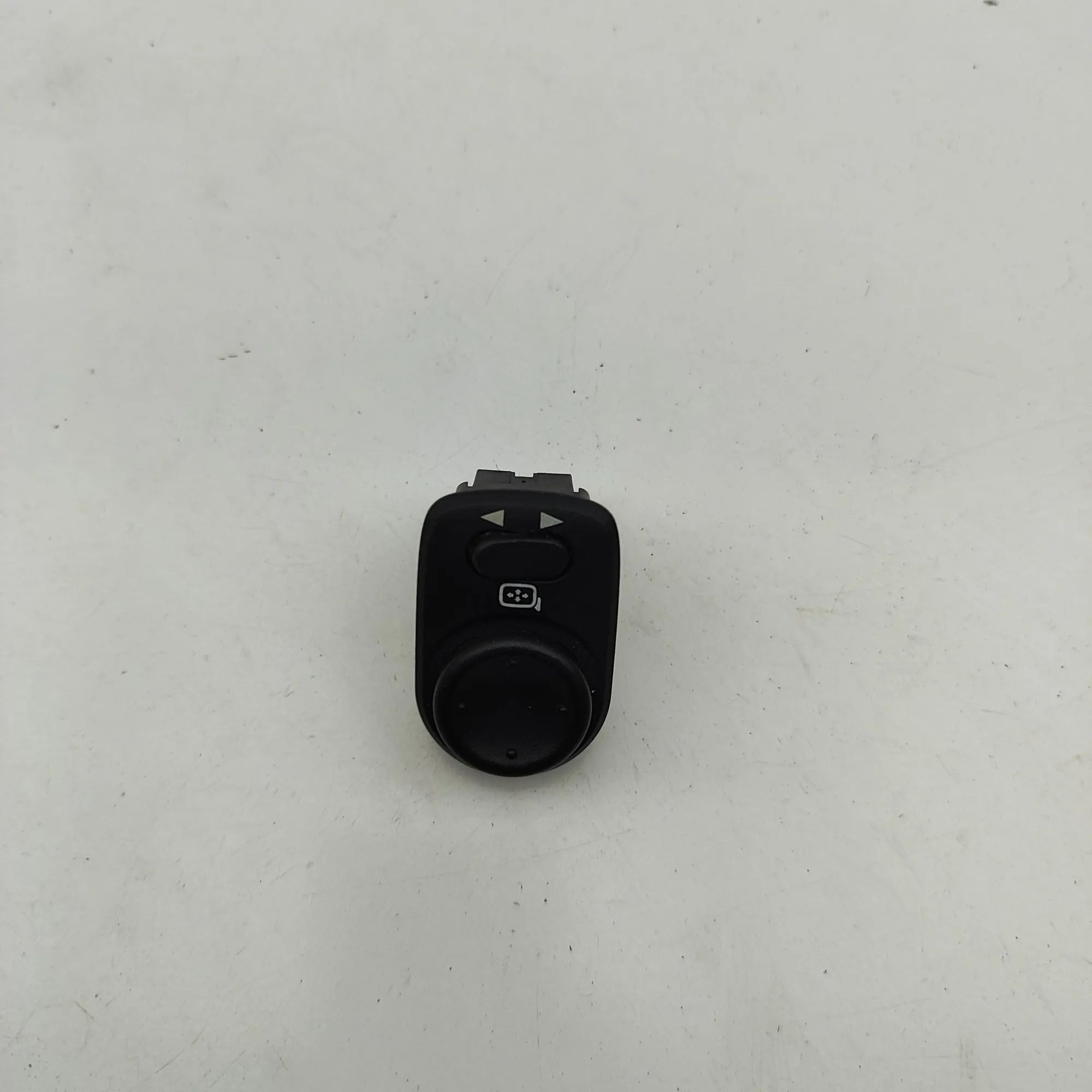 Chevrolet Camaro Mirror Adjustment Switch Mirror Adjustment Switch — CHEVROLET CAMARO (20...