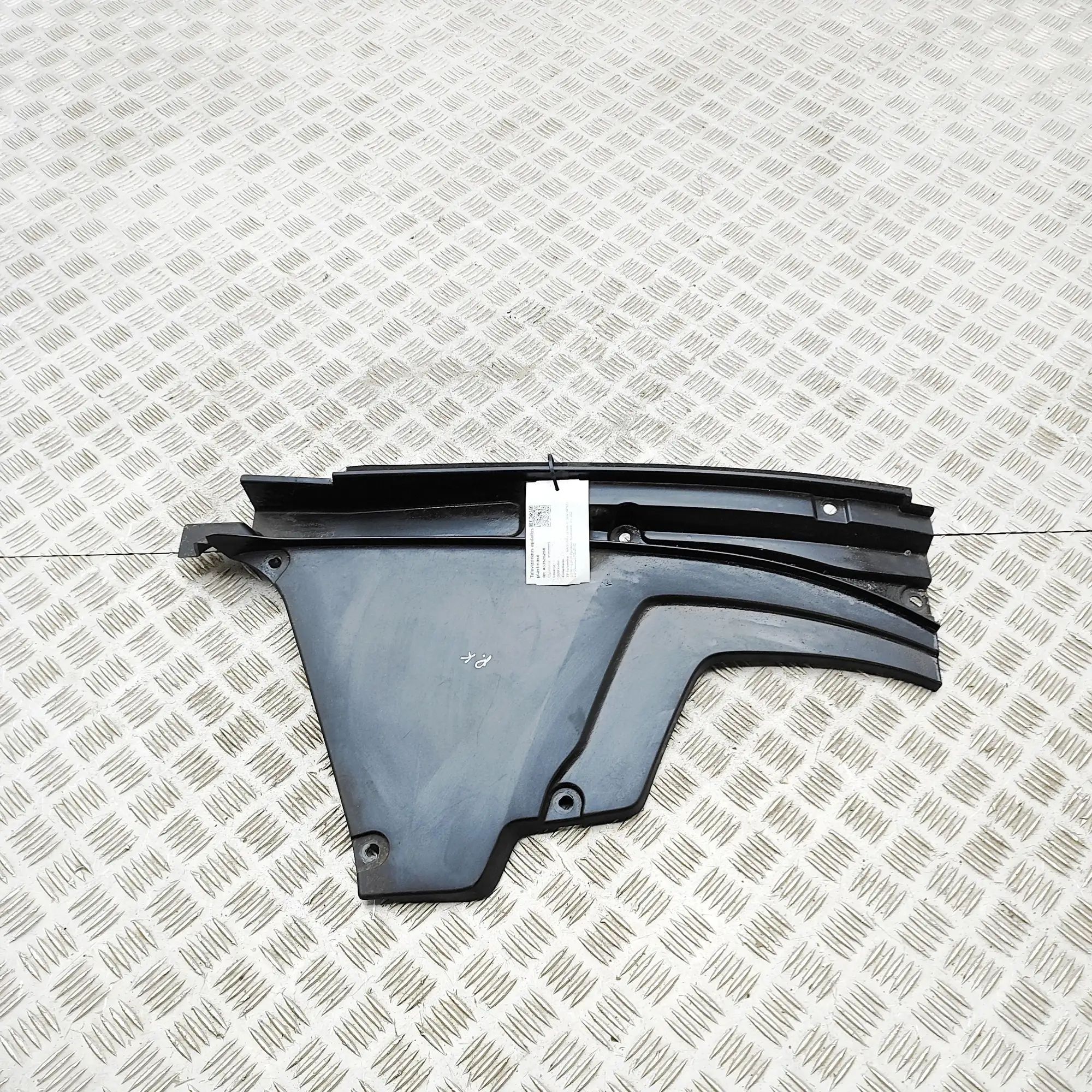 Maserati Levante Front Wiper Cowl Trim Front Wiper Cowl Trim — MASERATI LEVANTE (SUV M...