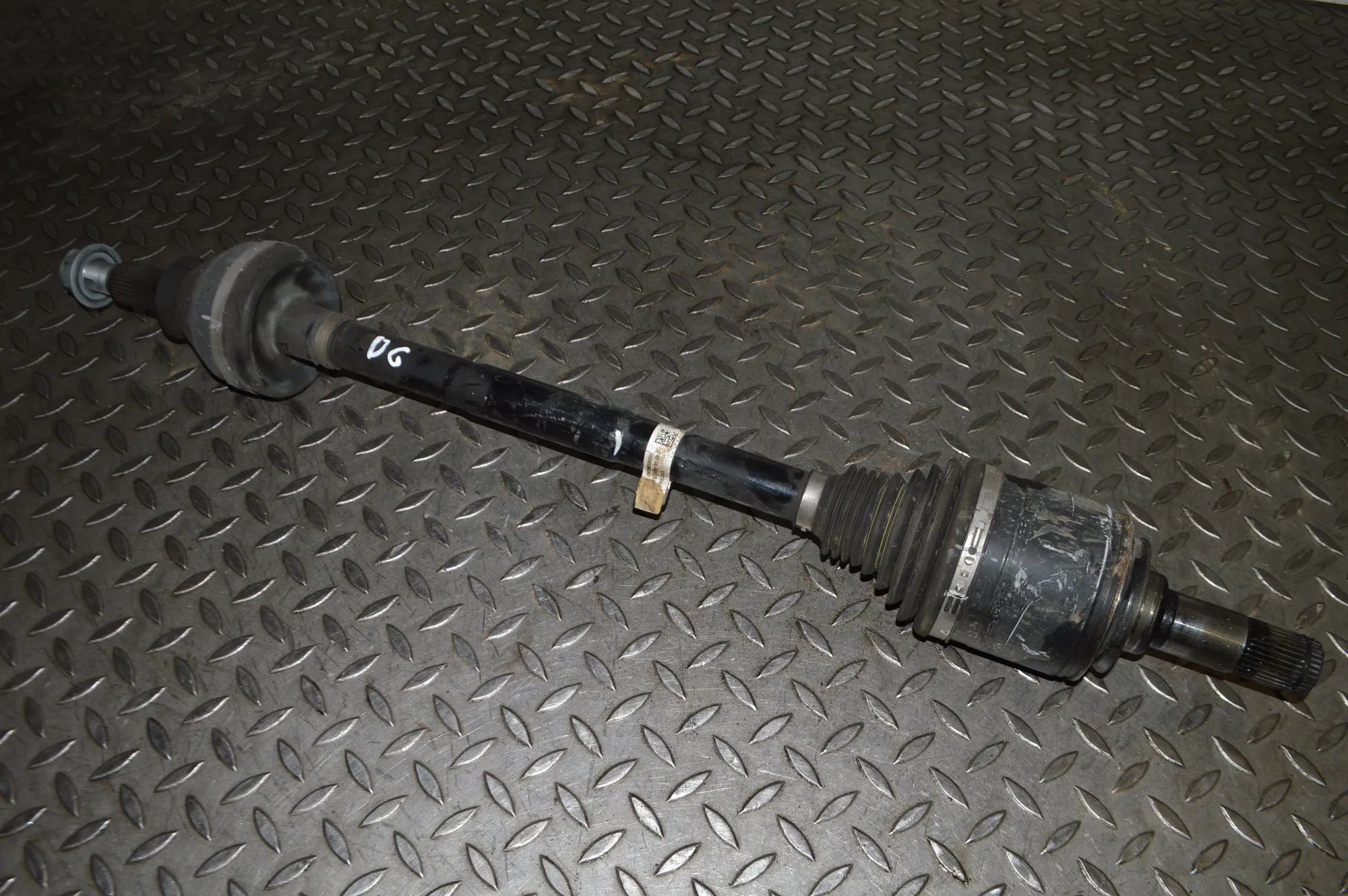 Maserati Levante Rear Right Driveshaft Rear Right Driveshaft — MASERATI LEVANTE (SUV M...