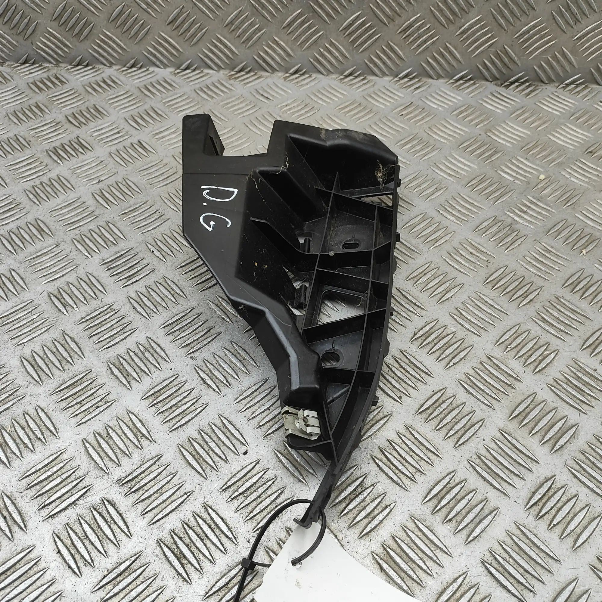 Porsche Taycan Rear Right Bumper Bracket Rear Right Bumper Bracket — PORSCHE TAYCAN (201...