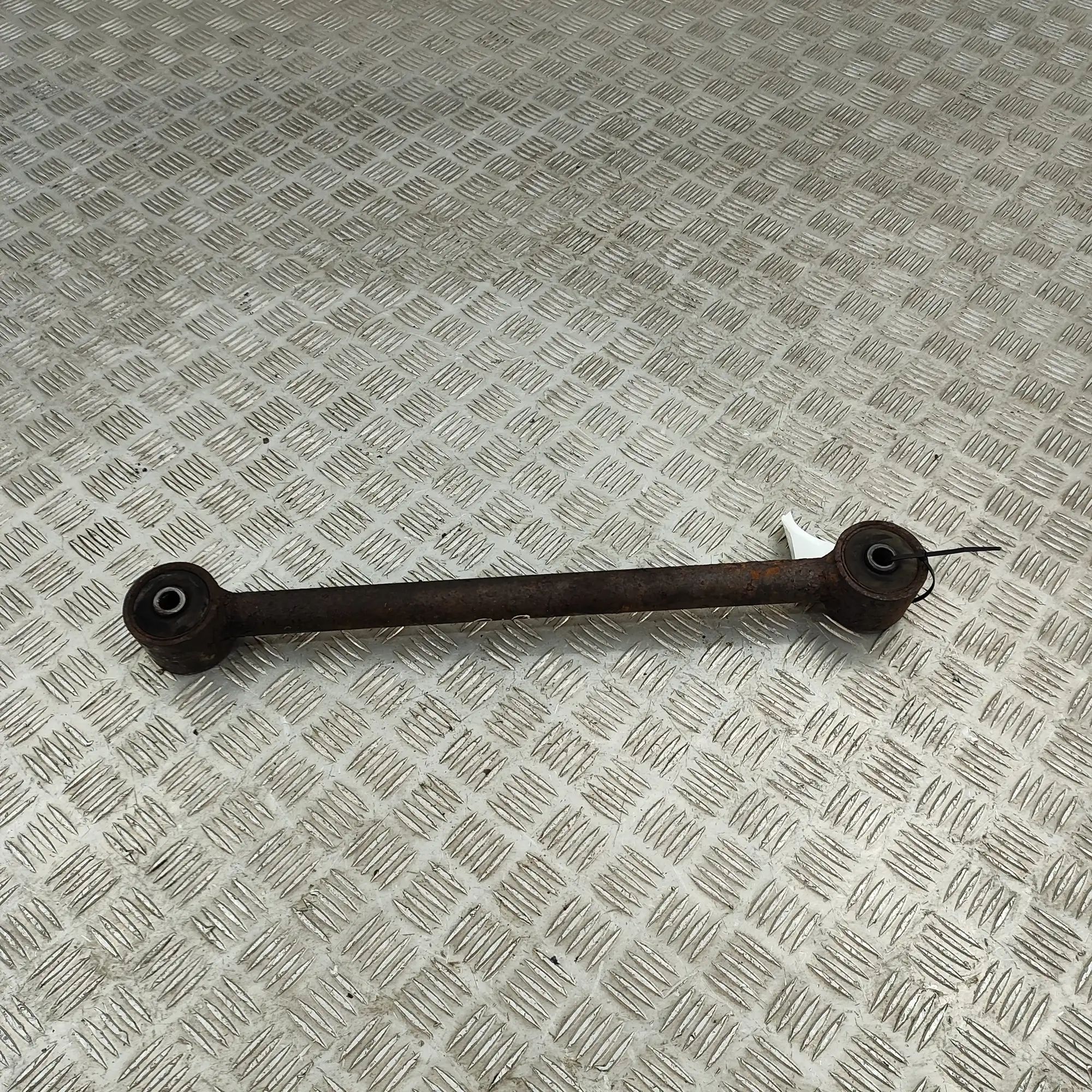 Chevrolet TrailBlazer Control arm — rear right Control arm — rear right — CHEVROLET TRAILBLAZE...