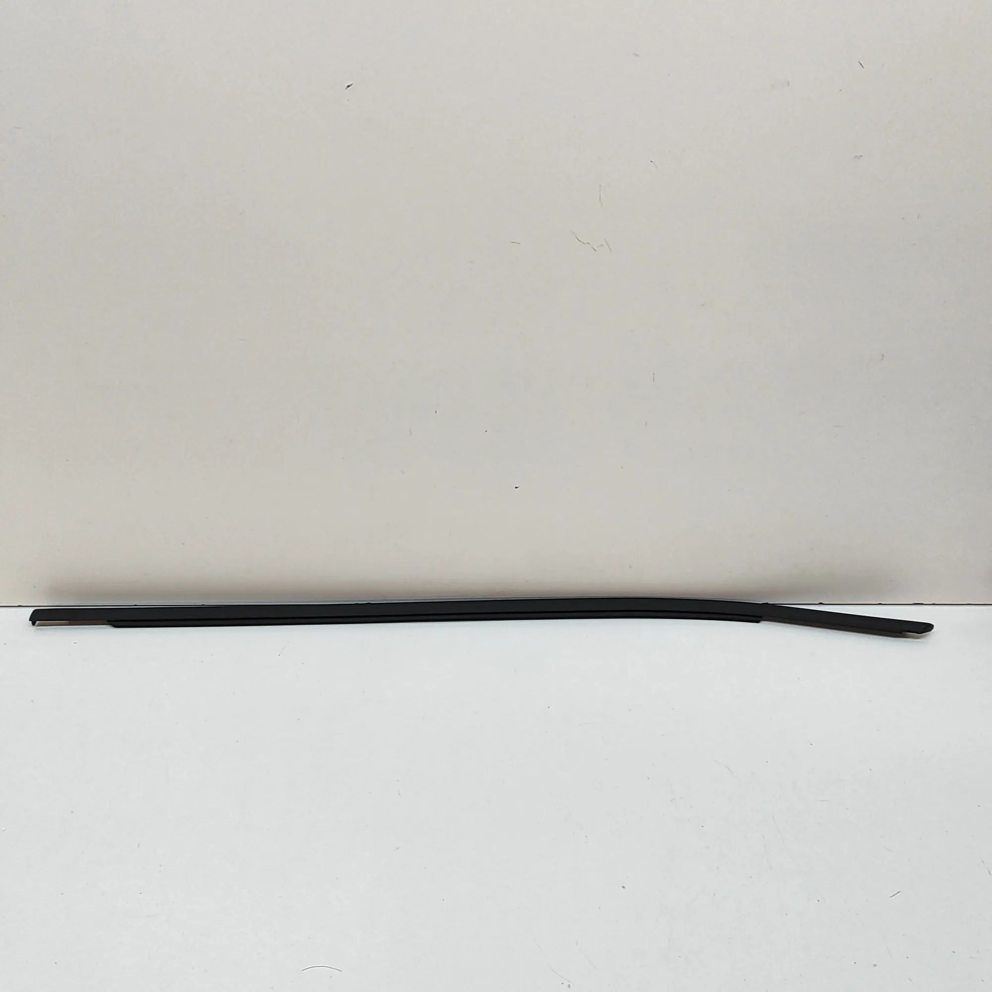 Skoda Octavia Door window strip — front left Door window strip — front left — SKODA OCTAVIA ...