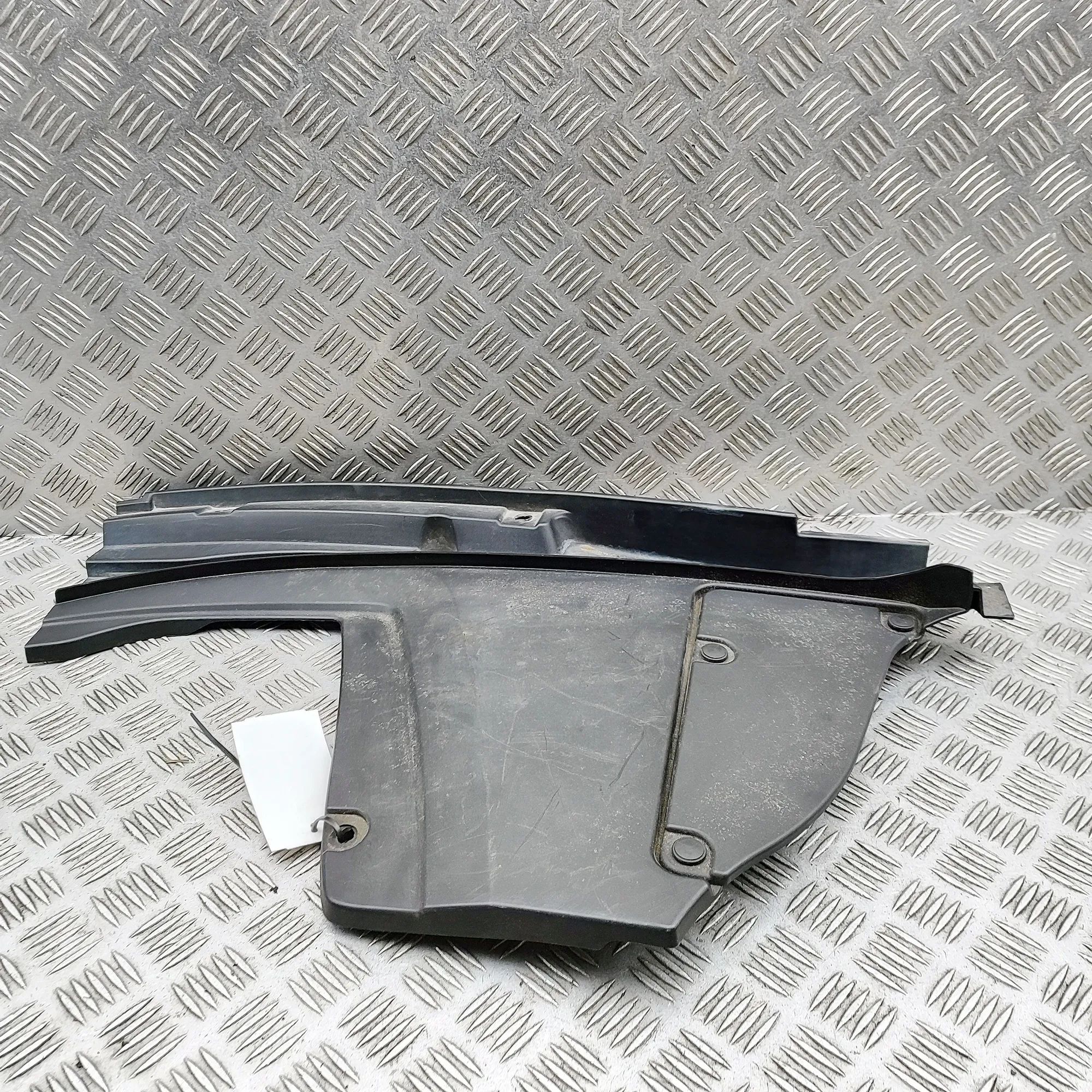 Maserati Levante Slam Panel Frame Plastic Trim Slam Panel Frame Plastic Trim — MASERATI LEVANT...