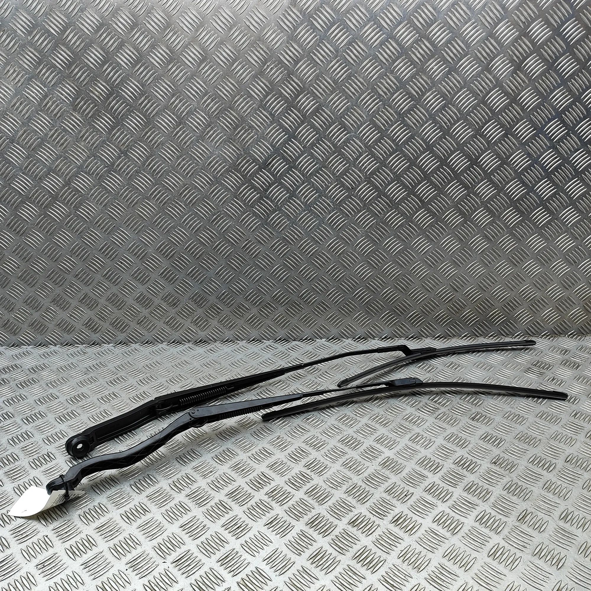 Land Rover Discovery Front Wiper Arms