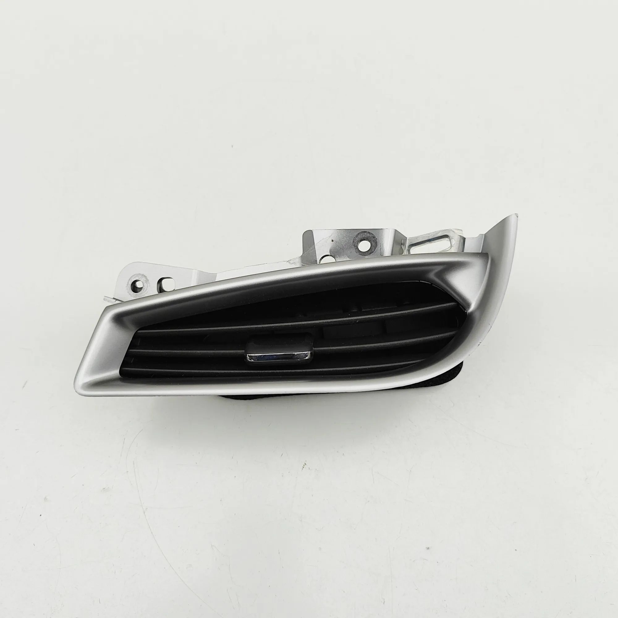 Chevrolet Malibu Dashboard Air Vents Dashboard Air Vents — CHEVROLET MALIBU (2015-.....