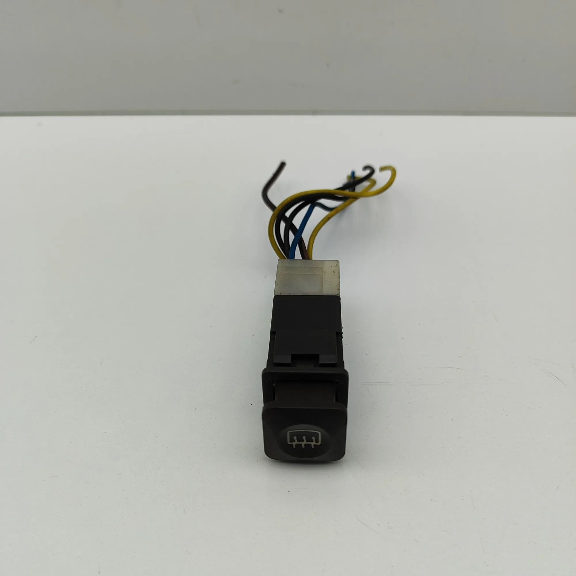 Maserati Biturbo (2, 4, Spyder, Karif) Rear window heating switch Rear window heating switch — MASERATI 425 (1987...