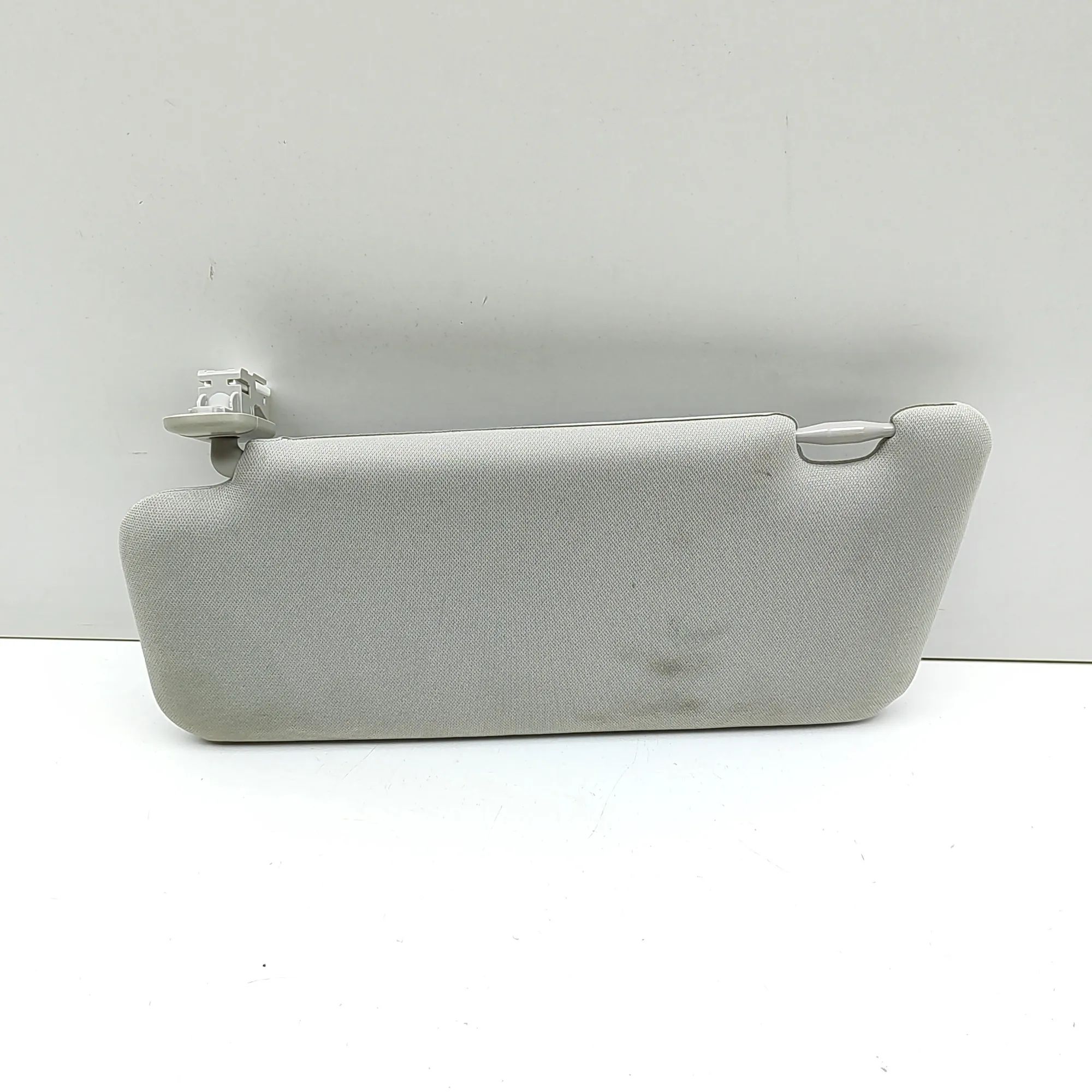 Mazda CX-5 (KF) Sun visor — right Sun visor — right — MAZDA CX-5 (KF) (2016-...) ...