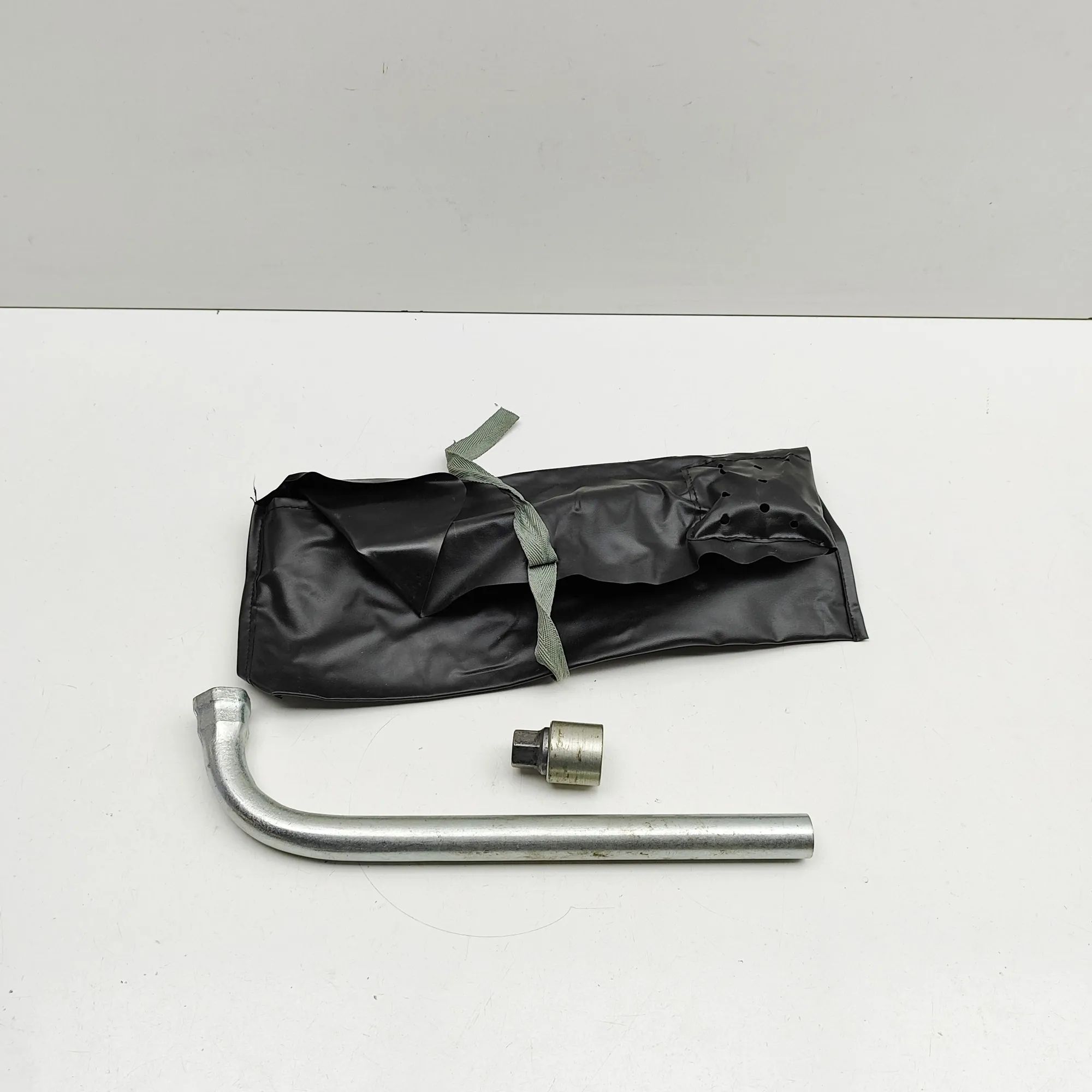 Volkswagen Passat Wheel Nut Wrench Wheel Nut Wrench — VW PASSAT (B6 3C2) (2005-201...