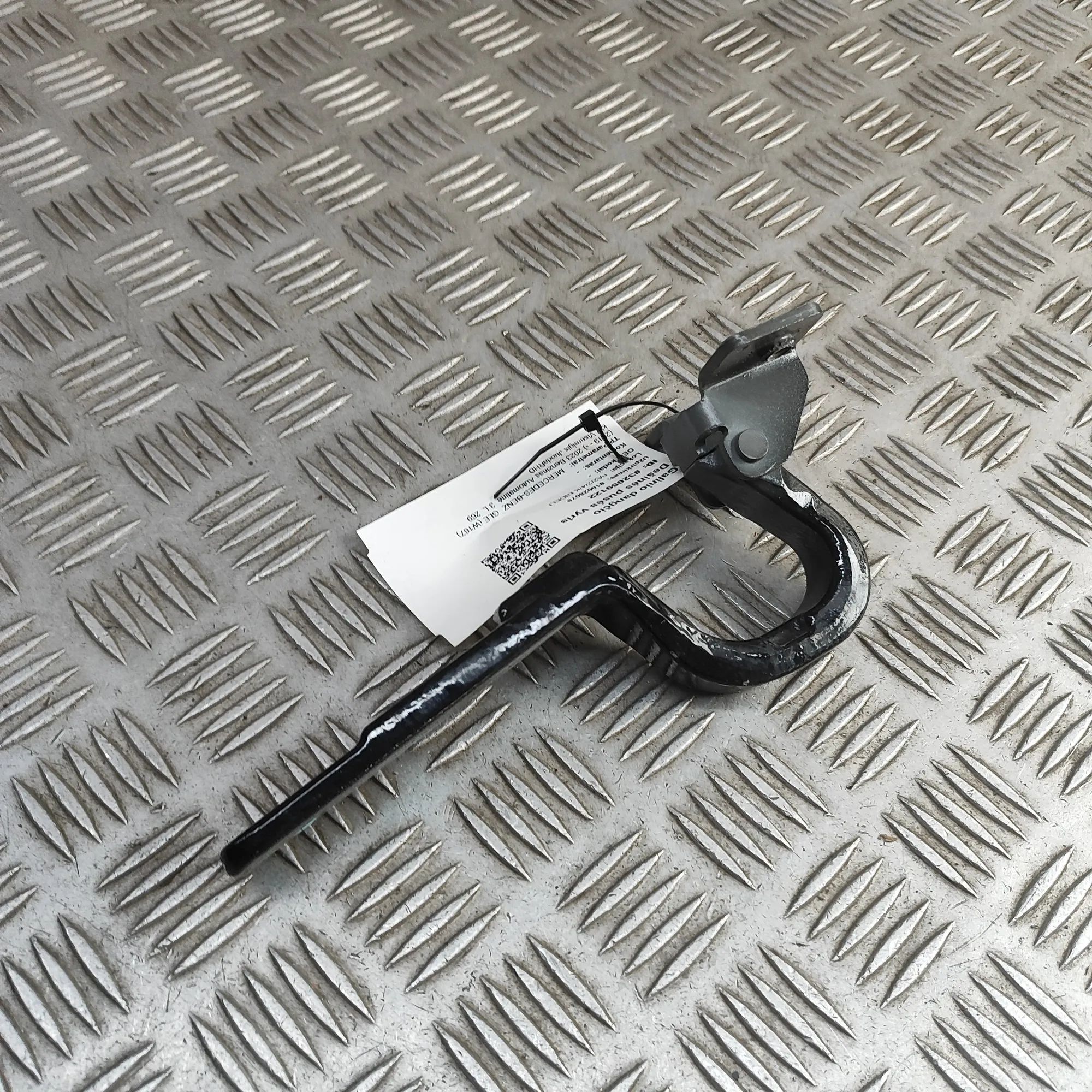 Mercedes-Benz GLE (W167) Right Side Bootlid Hinge Right Side Bootlid Hinge — MERCEDES BENZ GLE (W...