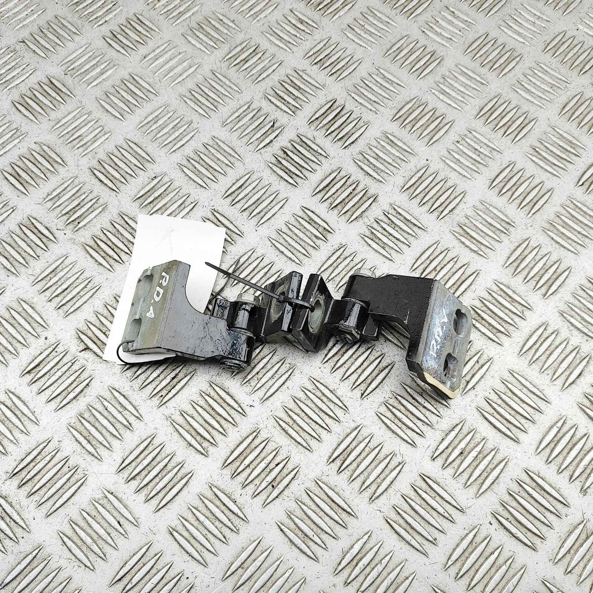 Jeep Renegade Door hinge set — front right Door hinge set — front right — JEEP RENEGADE (O...