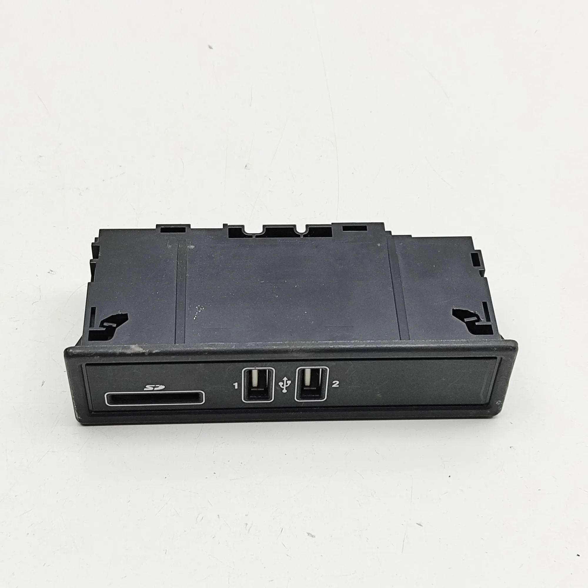 Mercedes-Benz A (W176) USB USB — MERCEDES BENZ C-CLASS (W205) (2013-PRESEN...
