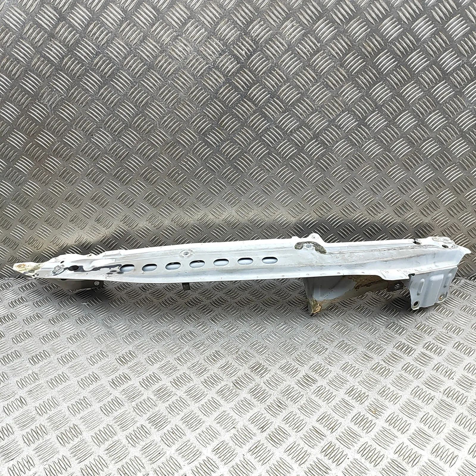 Porsche Cayenne Fender bracket — front left Fender bracket — front left — PORSCHE CAYENNE (...