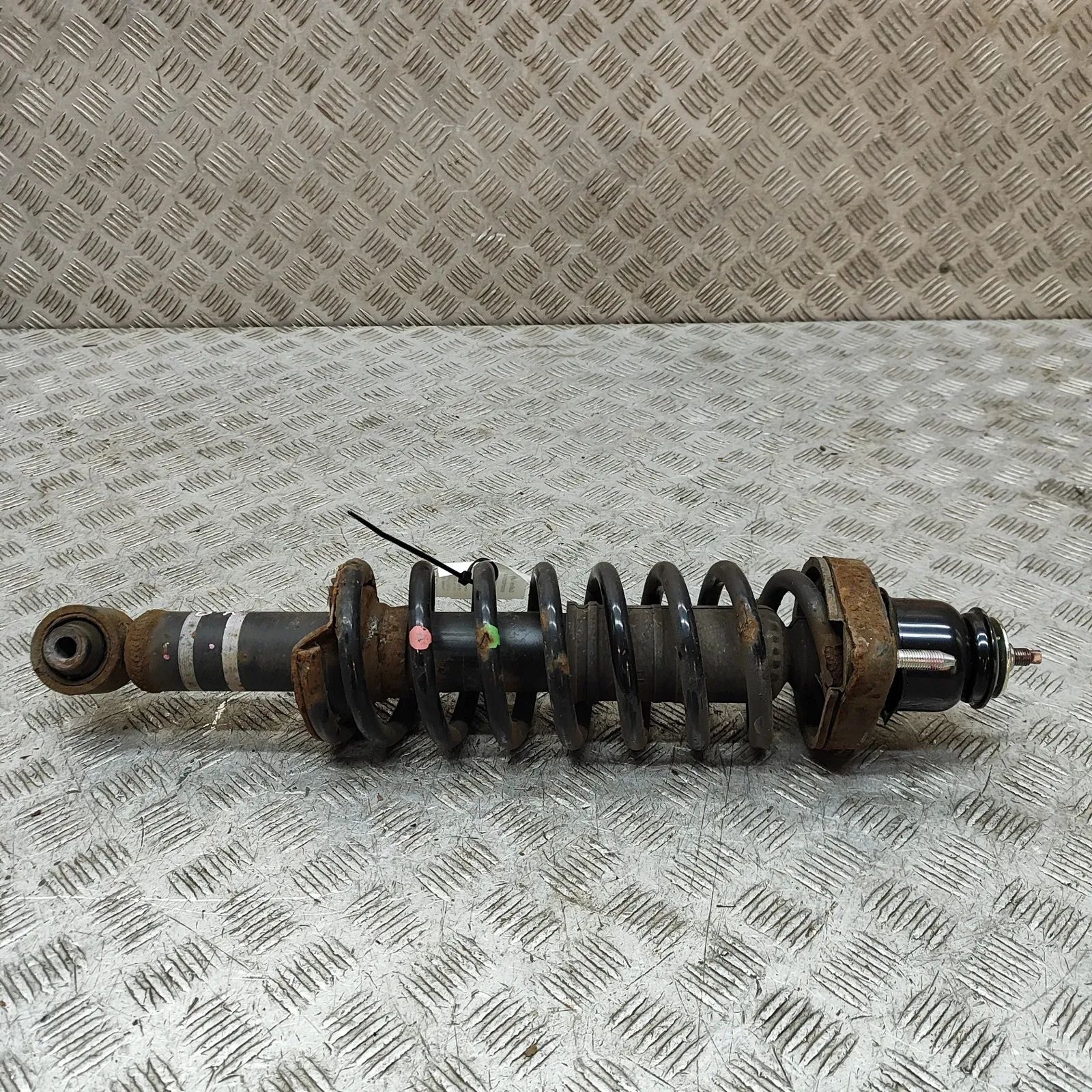 Mitsubishi Outlander Shock absorber — rear left Shock absorber — rear left — MITSUBISHI OUTLAND...