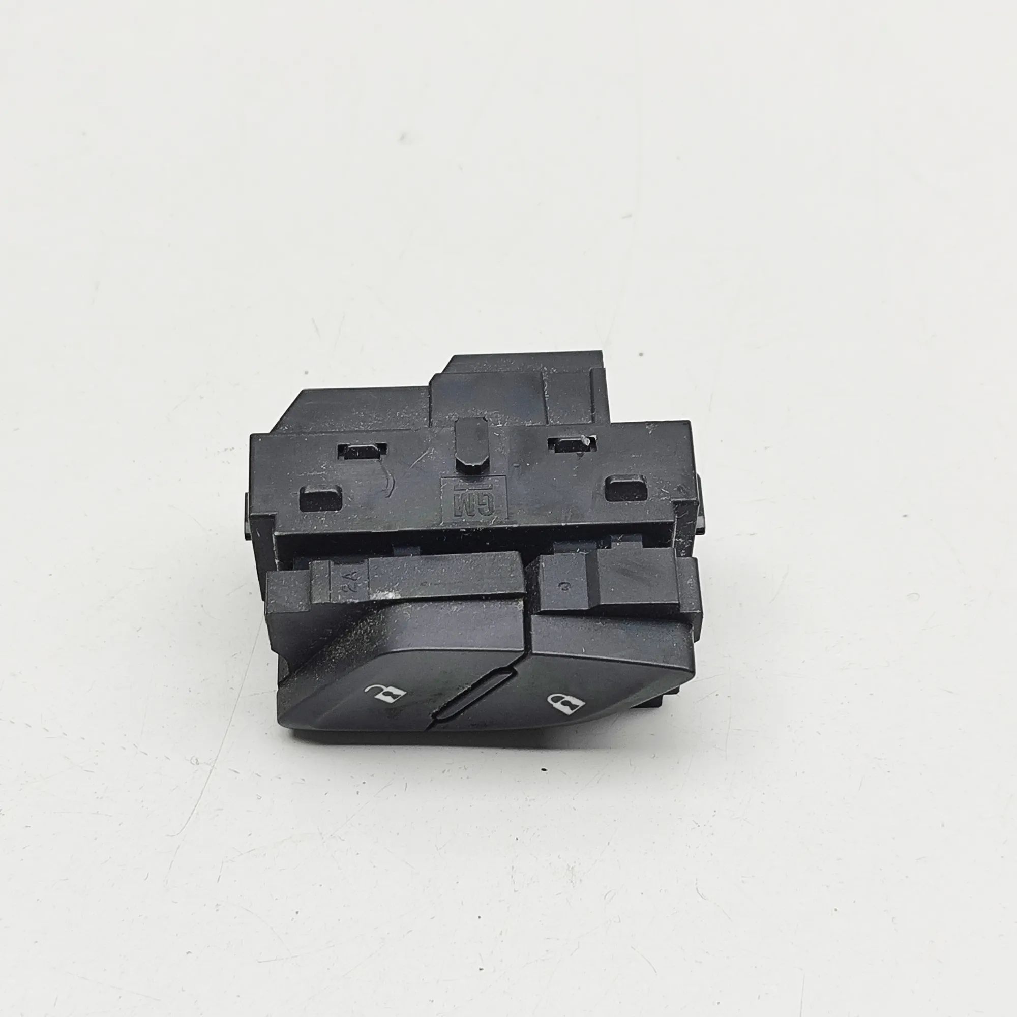 Cadillac Escalade Central locking Switch Central Locking Switch — CADILLAC ESCALADE (201...