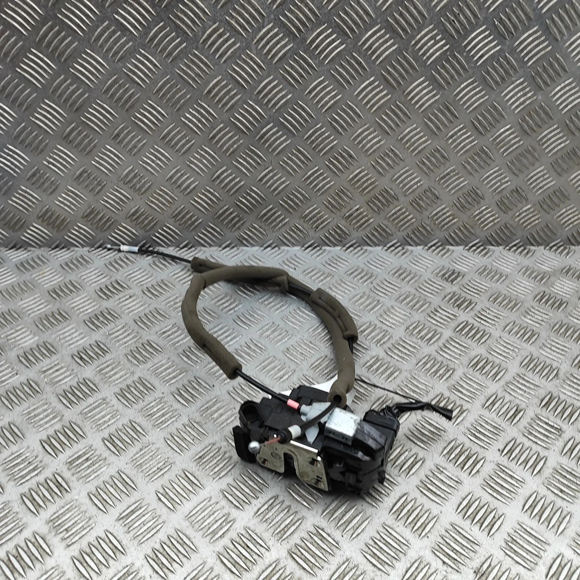 Nissan Leaf Door lock — rear right Door lock — rear right — NISSAN LEAF (ZE1) (201...