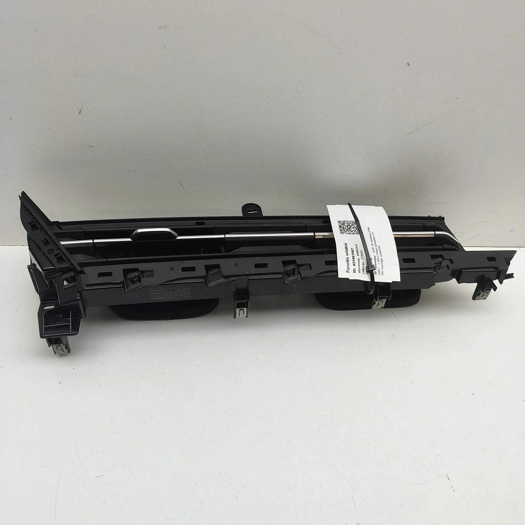 Audi Q4 e-tron Dashboard Air Vents Dashboard Air Vents — AUDI Q4 (Sportback F4N) (...