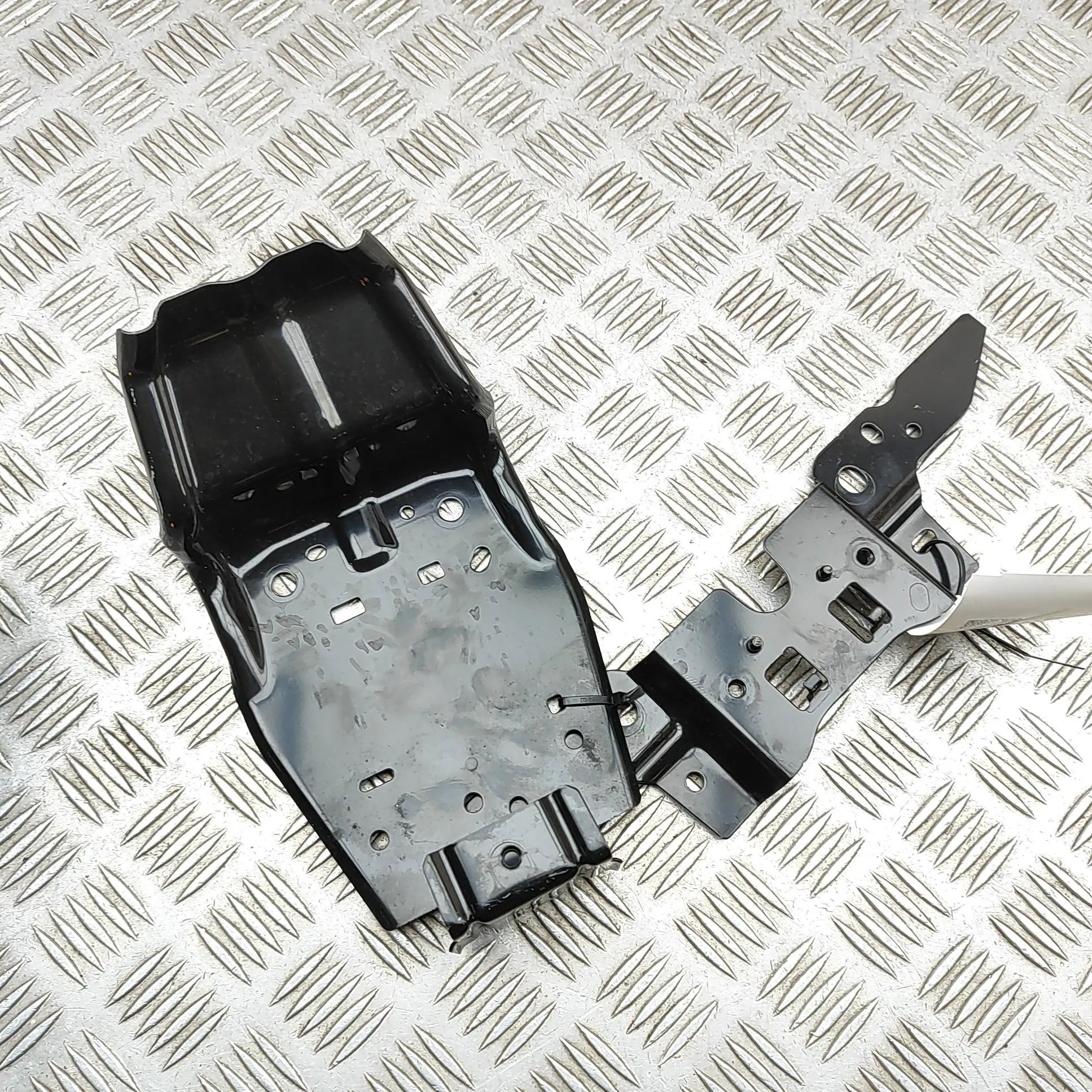 Mazda CX-5 (KF) Bracket Bracket — MAZDA CX-5 (KF) (2016-...) — KB7W-52-...