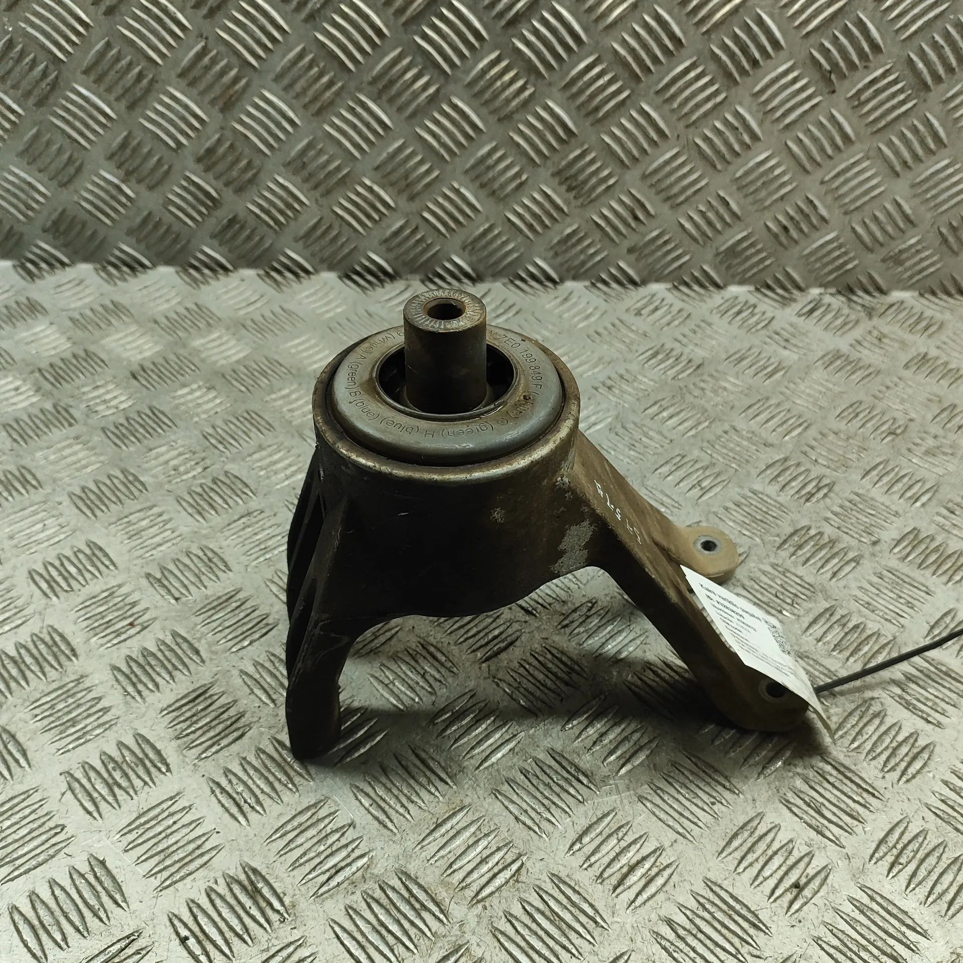 Volkswagen Transporter (T6, Caravelle, Multivan) Engine Mount rear
