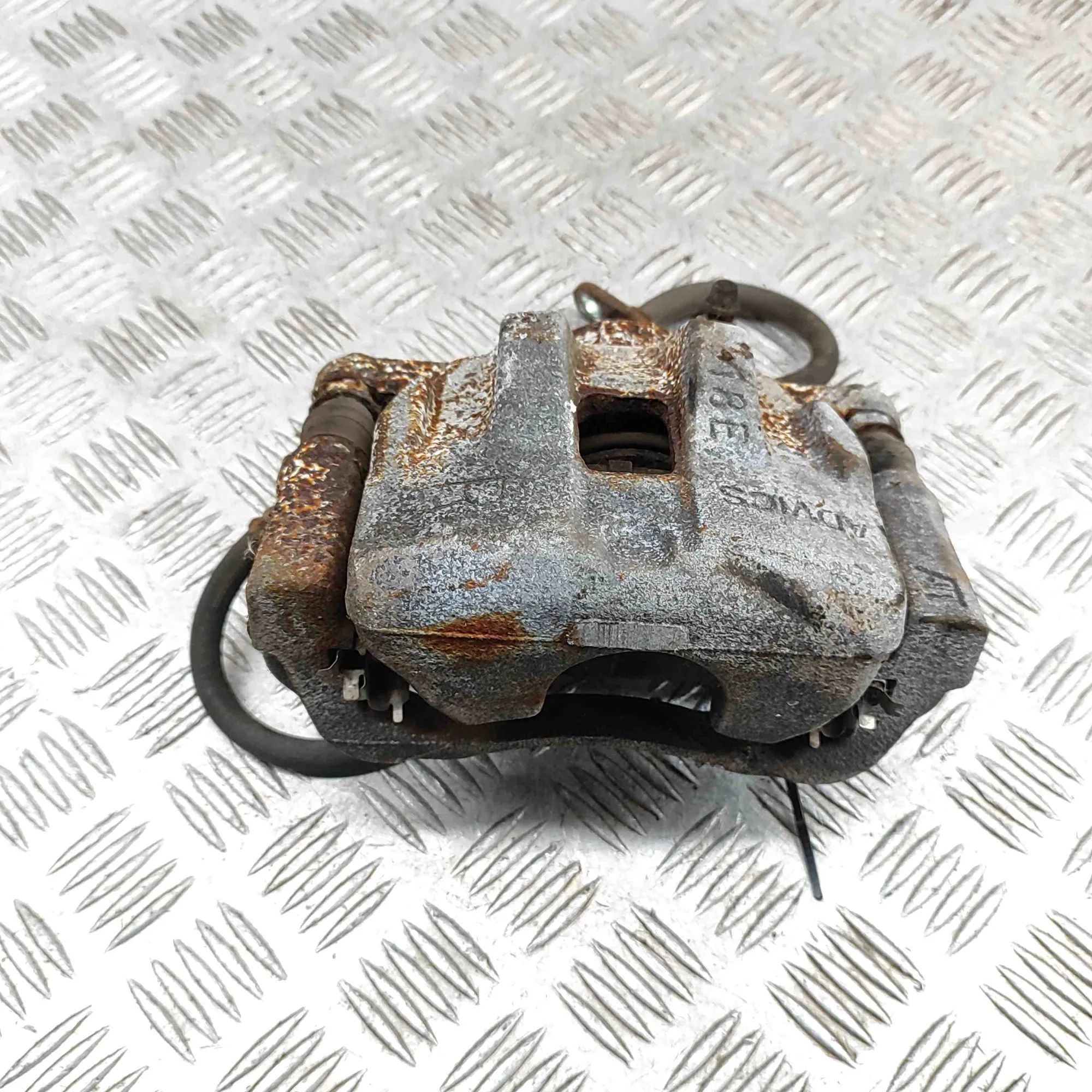 Suzuki Grand Vitara Brake caliper — front right Brake caliper — front right — SUZUKI GRAND (VIT...