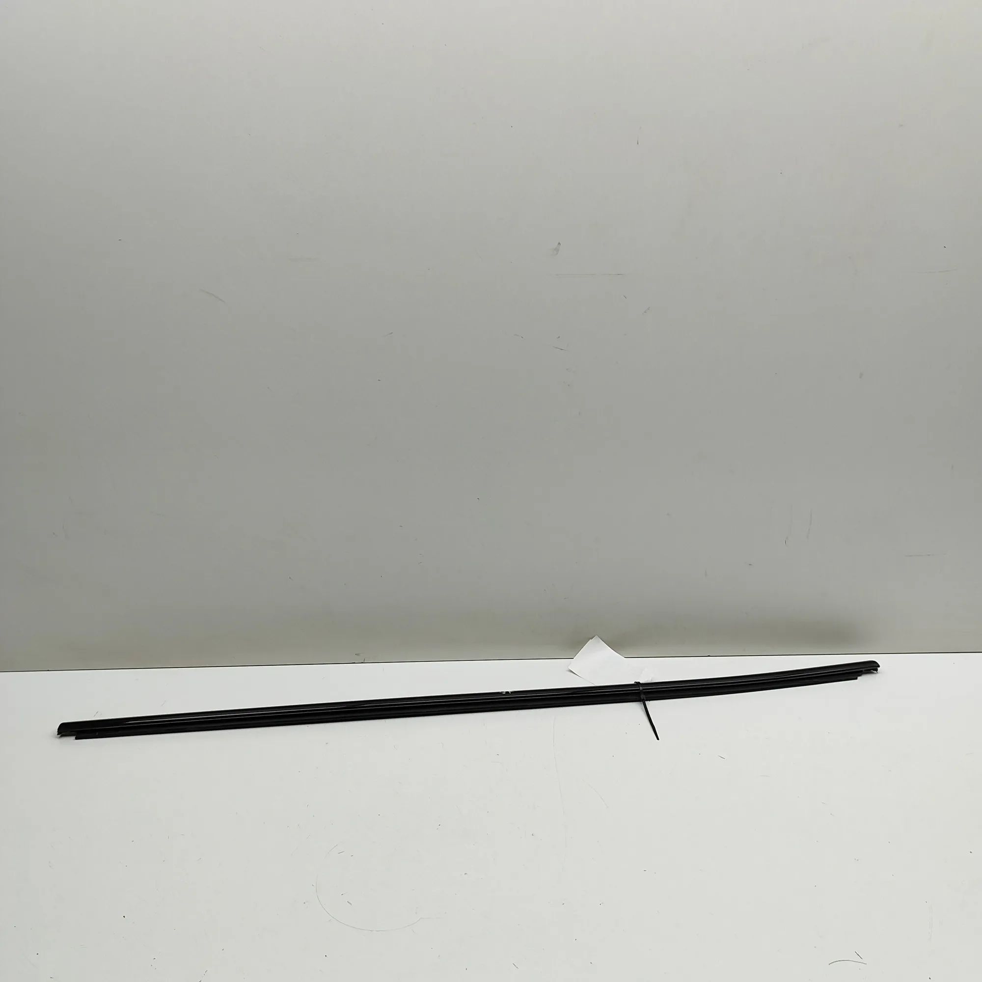Skoda Enyaq Door window strip — rear left Door window strip — rear left — SKODA ENYAQ (iV...