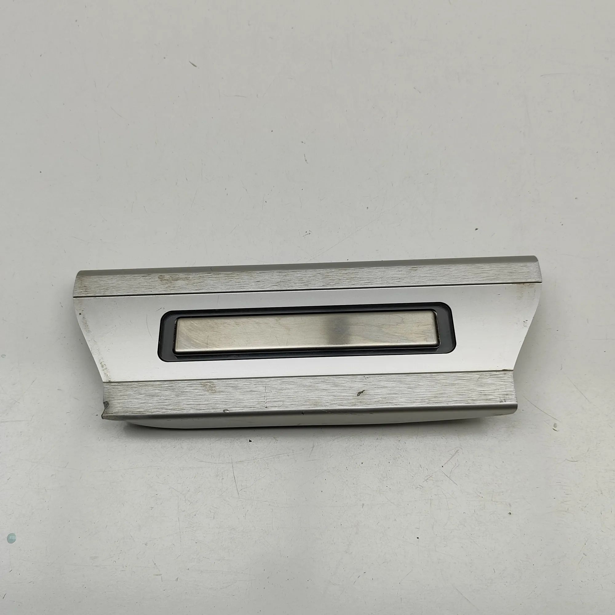 Land Rover Range Rover Sport (L494) Sill trim — rear left Sill trim — rear left — LAND ROVER RANGE ROVER ...