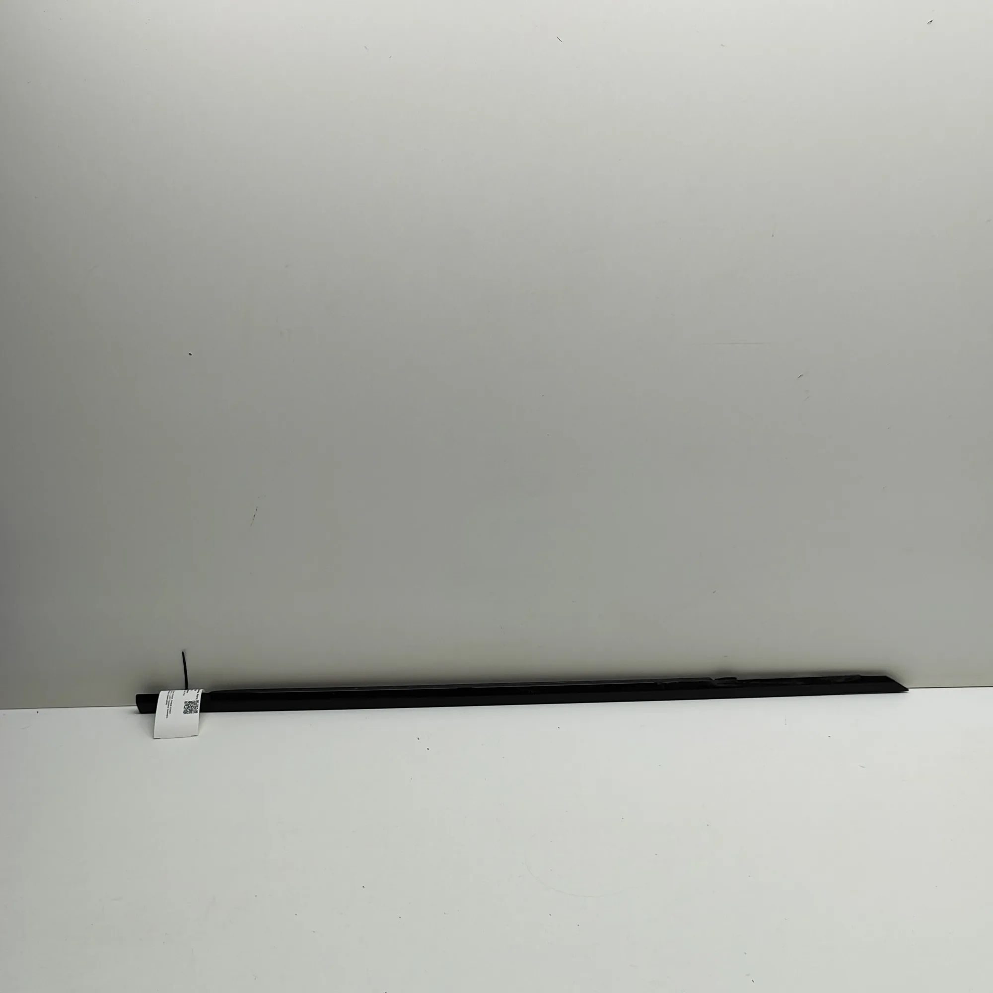 Land Rover Range Rover Sport (L494) Door window moulding — front — right Door window moulding — front — right — LAND ROV...